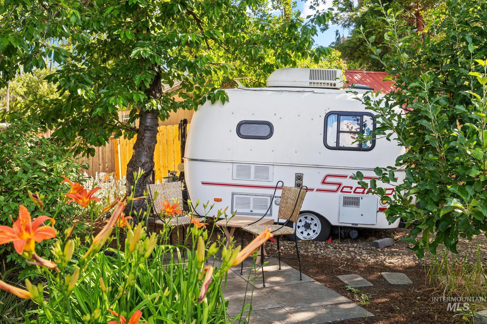 3511 N Barberry Dr, Boise, Idaho 83703, 3 Bedrooms, 2 Bathrooms, Residential For Sale, Price $675,000,MLS 98990016