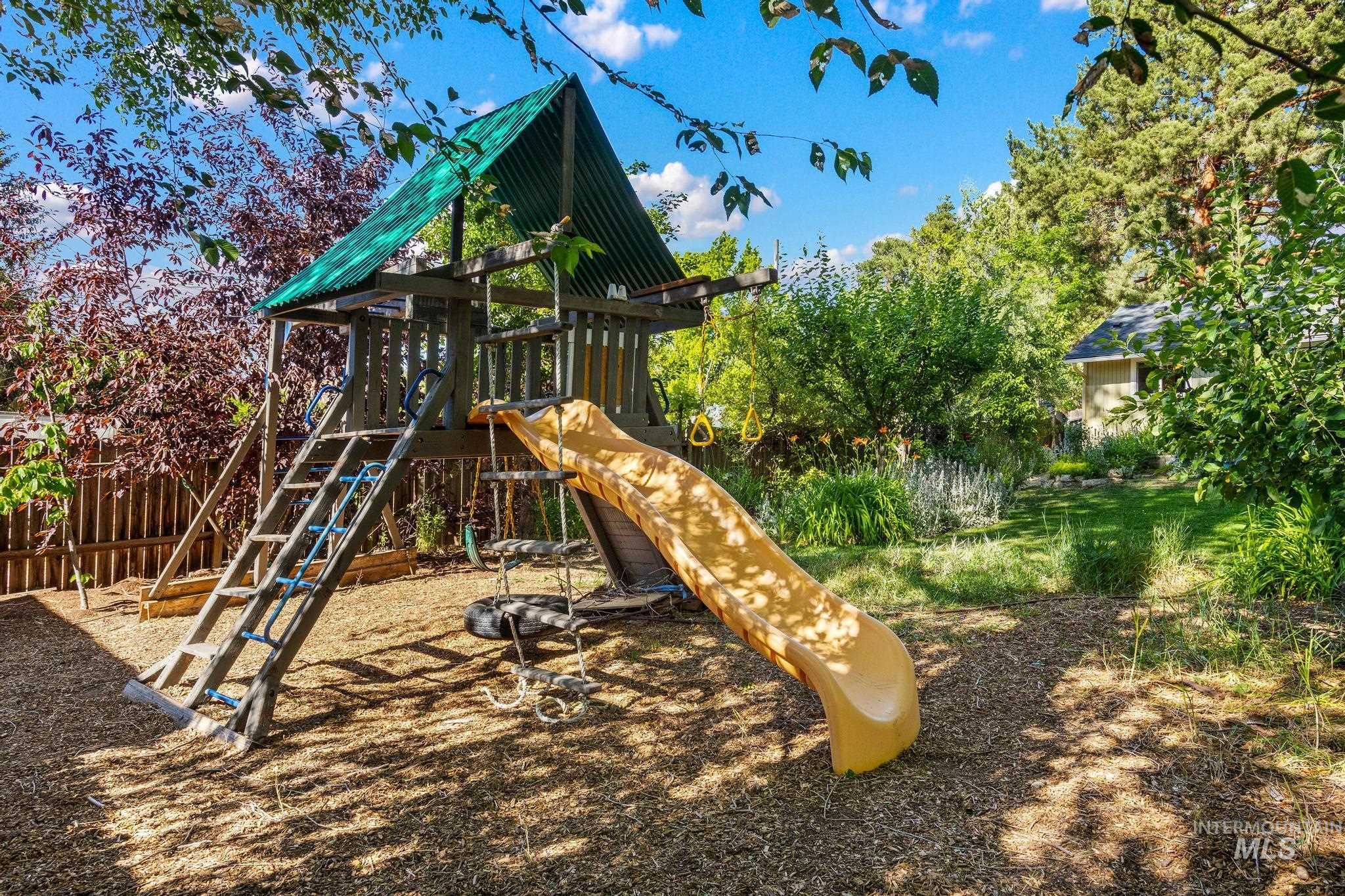 3511 N Barberry Dr, Boise, Idaho 83703, 3 Bedrooms, 2 Bathrooms, Residential For Sale, Price $675,000,MLS 98990016