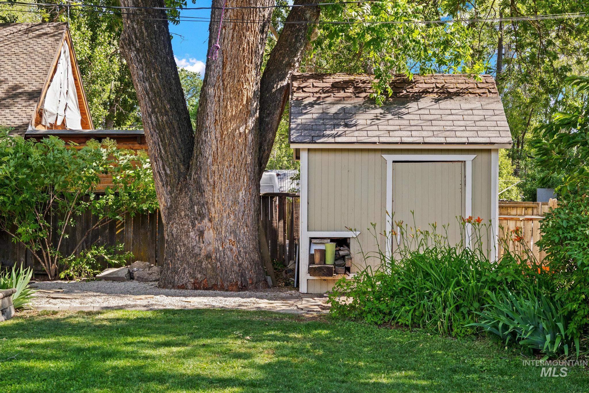 3511 N Barberry Dr, Boise, Idaho 83703, 3 Bedrooms, 2 Bathrooms, Residential For Sale, Price $675,000,MLS 98990016