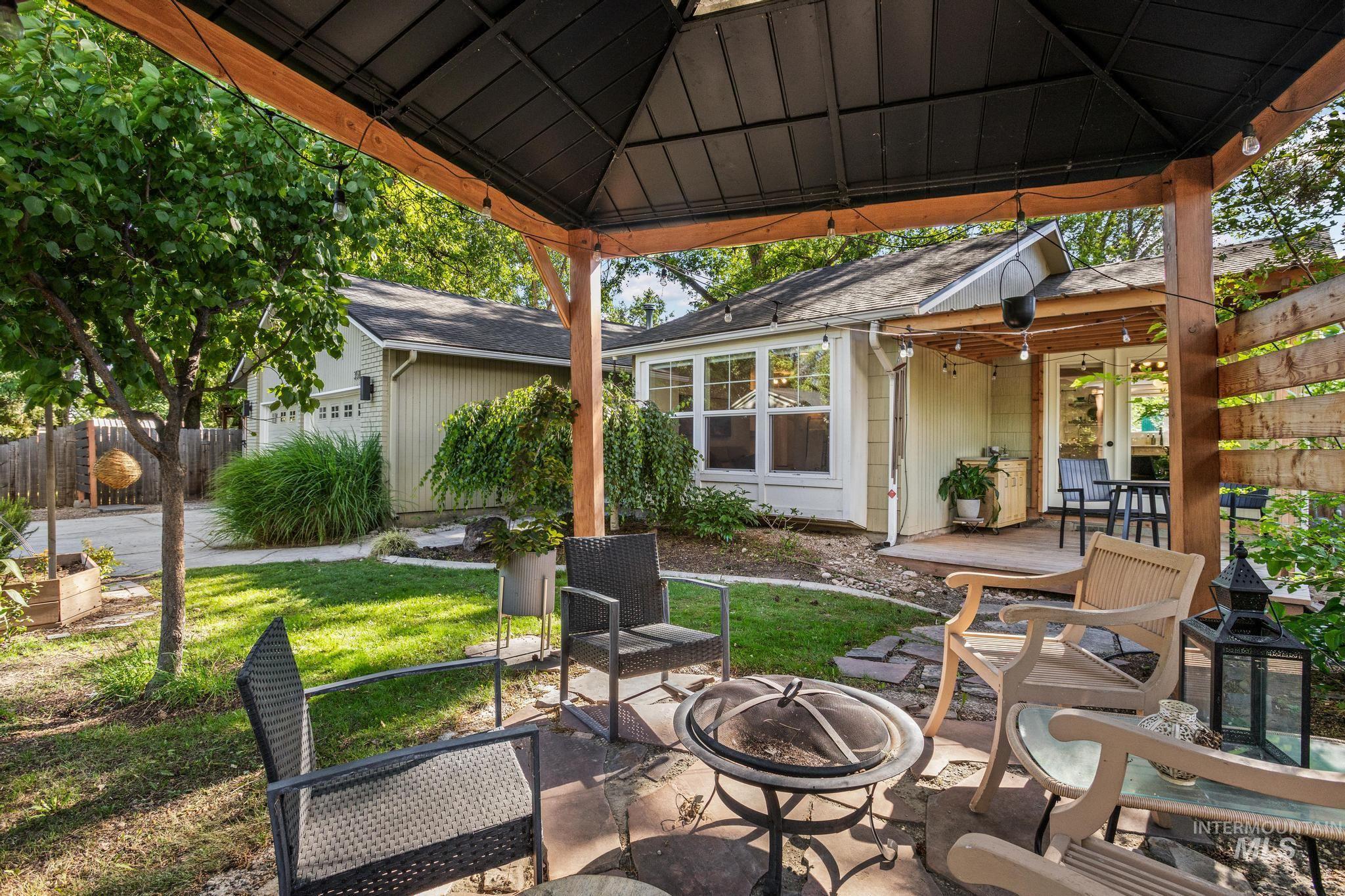 3511 N Barberry Dr, Boise, Idaho 83703, 3 Bedrooms, 2 Bathrooms, Residential For Sale, Price $675,000,MLS 98990016