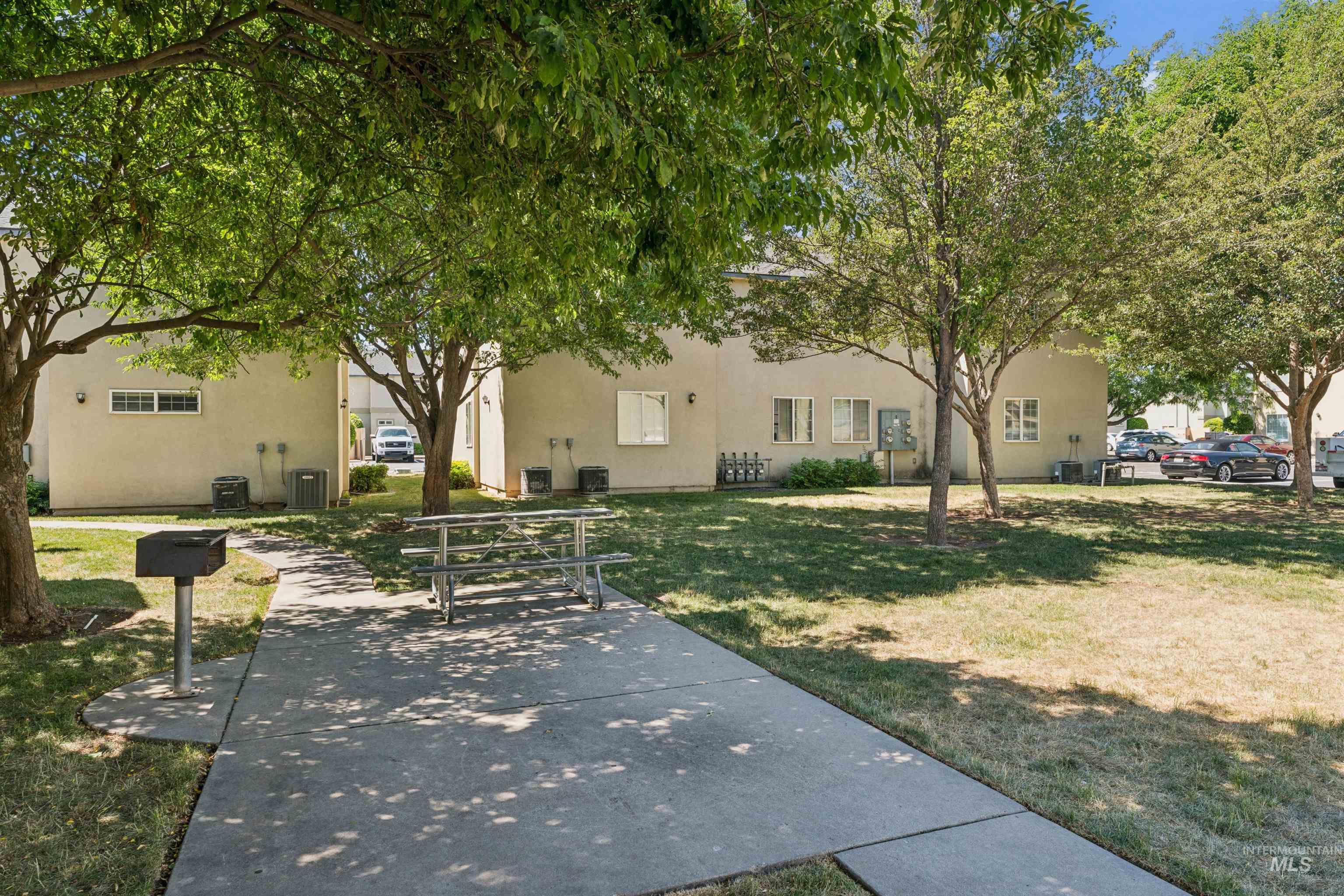 10072 W W. Garverdale Ln., Boise, Idaho 83704, 3 Bedrooms, 2 Bathrooms, Residential Income For Sale, Price $995,000, 98990026