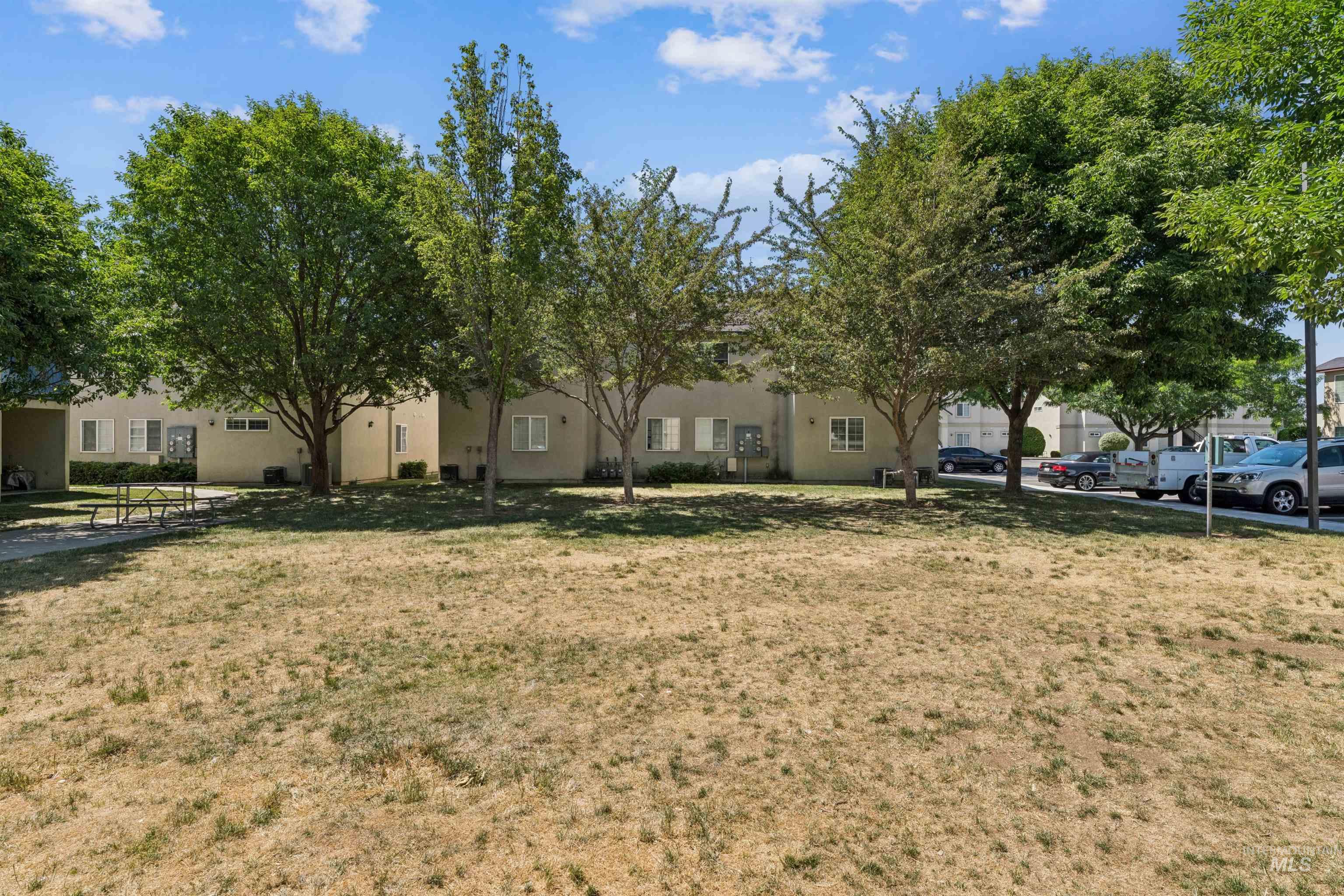 10072 W W. Garverdale Ln., Boise, Idaho 83704, 3 Bedrooms, 2 Bathrooms, Residential Income For Sale, Price $995,000, 98990026