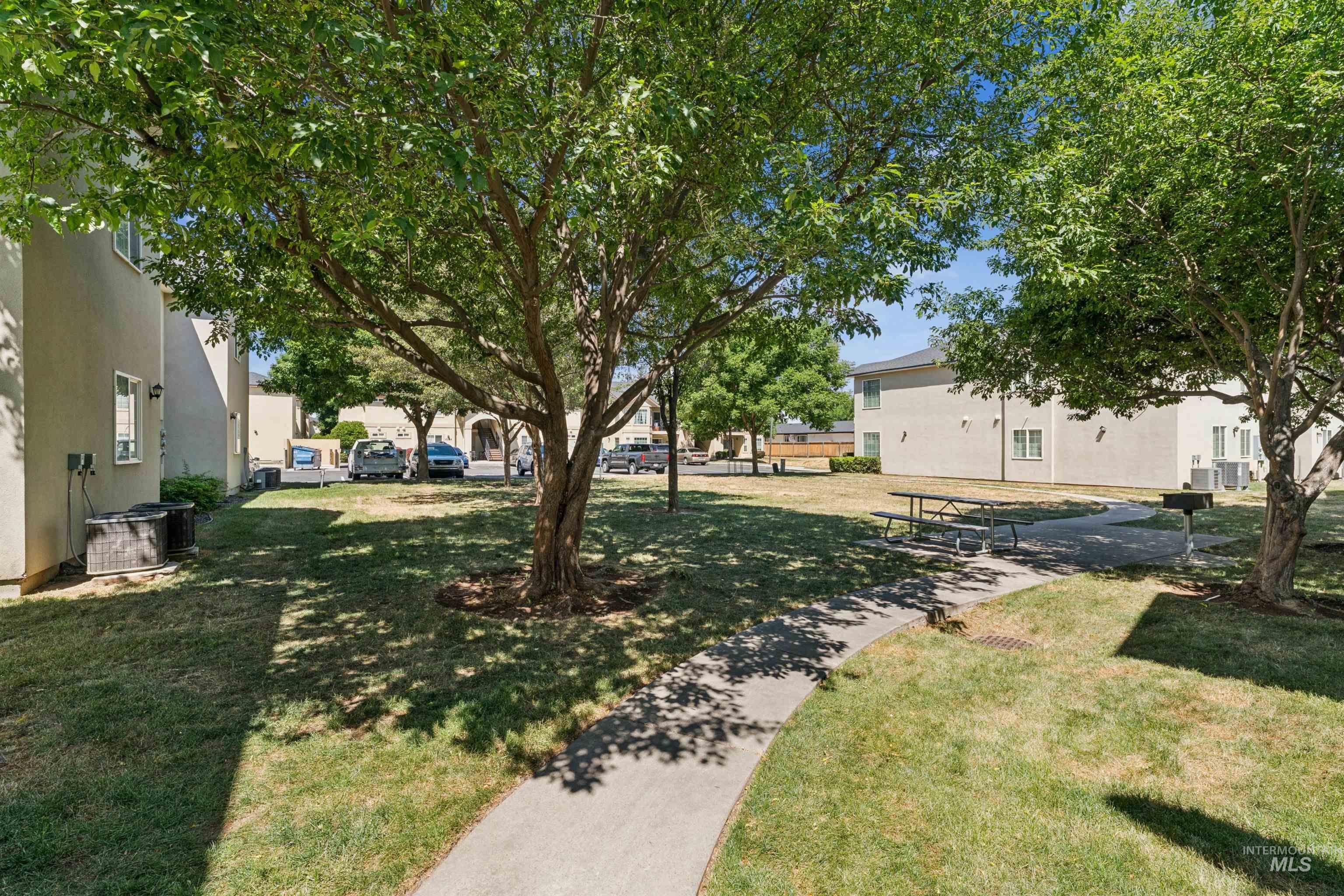 10072 W W. Garverdale Ln., Boise, Idaho 83704, 3 Bedrooms, 2 Bathrooms, Residential Income For Sale, Price $995,000, 98990026