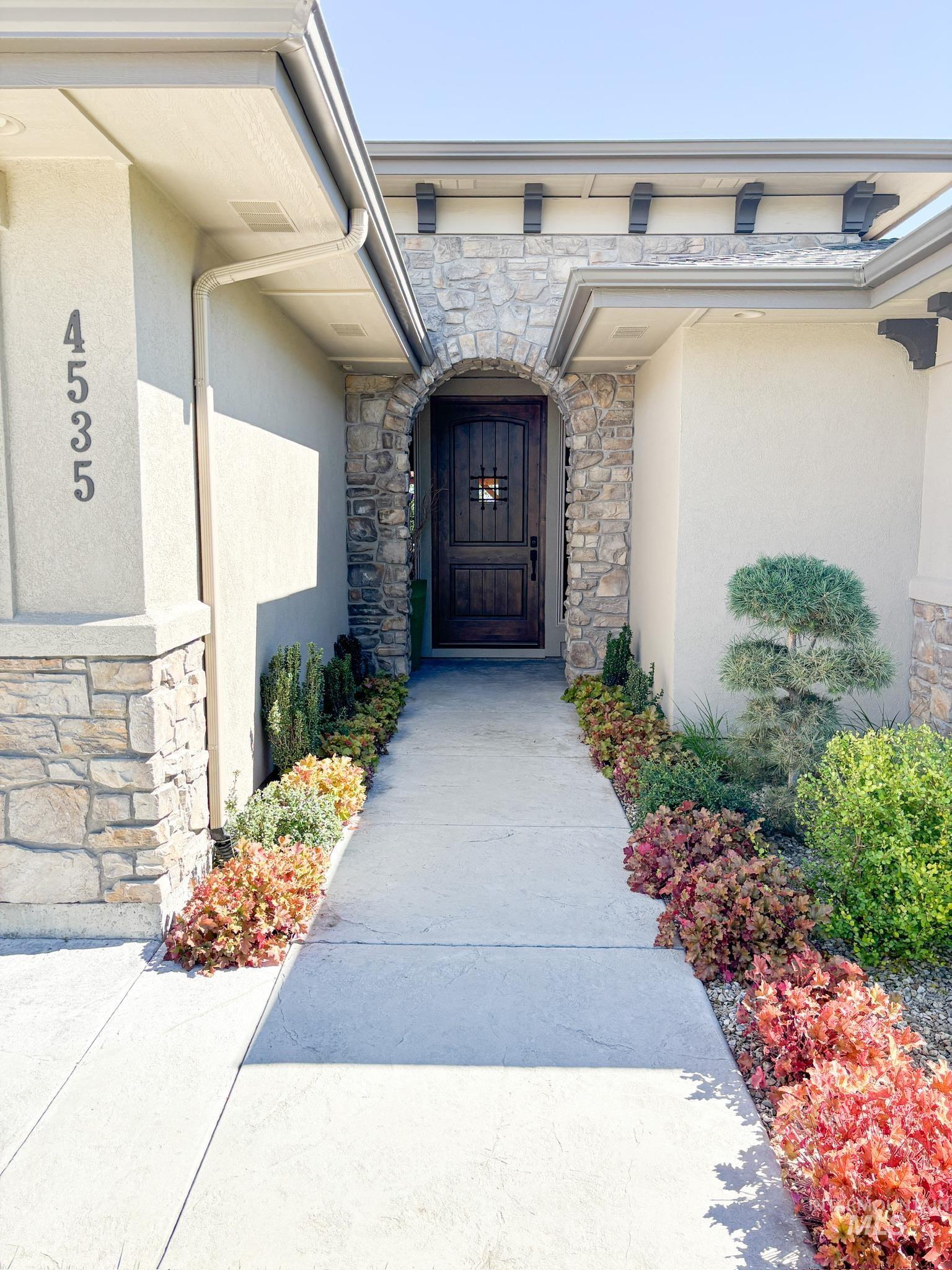 4535 W Braveheart St., Eagle, Idaho 83616-6778, 4 Bedrooms, 3.5 Bathrooms, Residential For Sale, Price $899,900,MLS 98990028