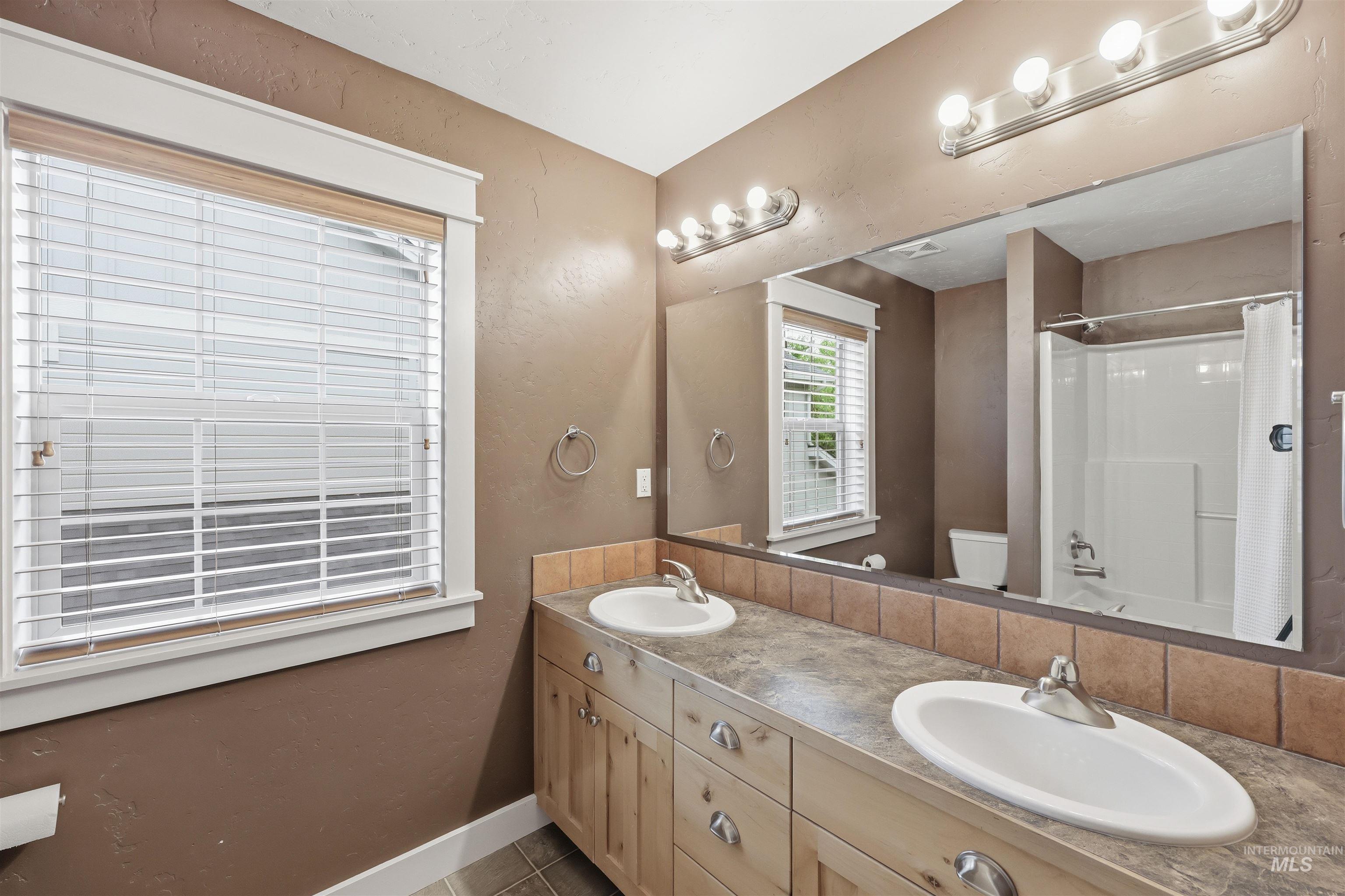4695 W Farm View Dr., Boise, Idaho 83714, 4 Bedrooms, 2.5 Bathrooms, Residential For Sale, Price $754,000,MLS 98990031