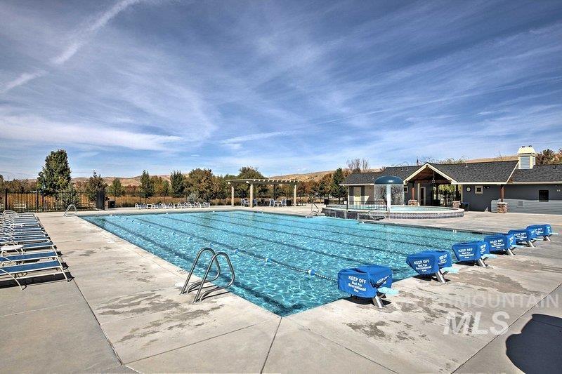 4695 W Farm View Dr., Boise, Idaho 83714, 4 Bedrooms, 2.5 Bathrooms, Residential For Sale, Price $754,000,MLS 98990031