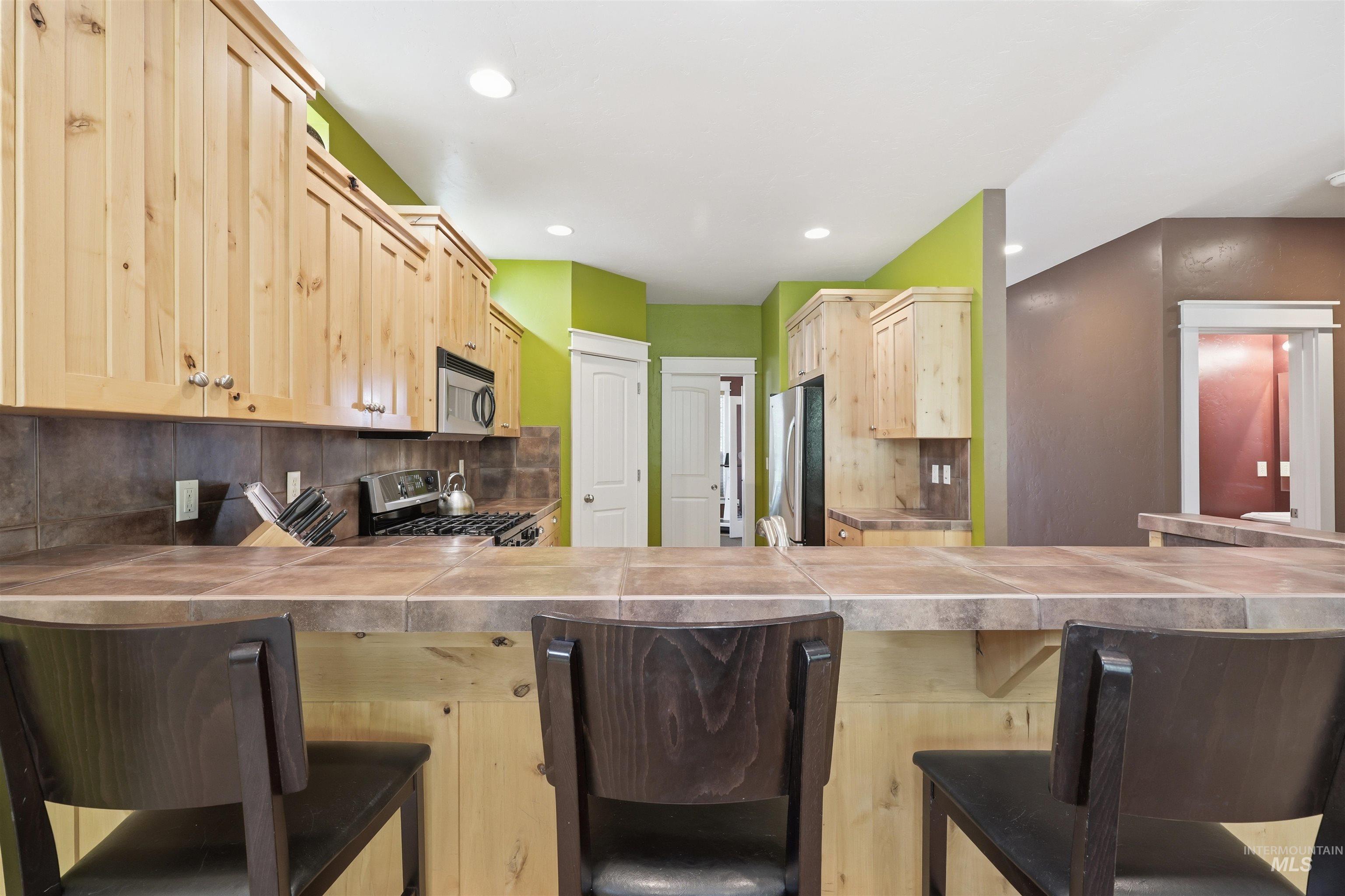 4695 W Farm View Dr., Boise, Idaho 83714, 4 Bedrooms, 2.5 Bathrooms, Residential For Sale, Price $754,000,MLS 98990031