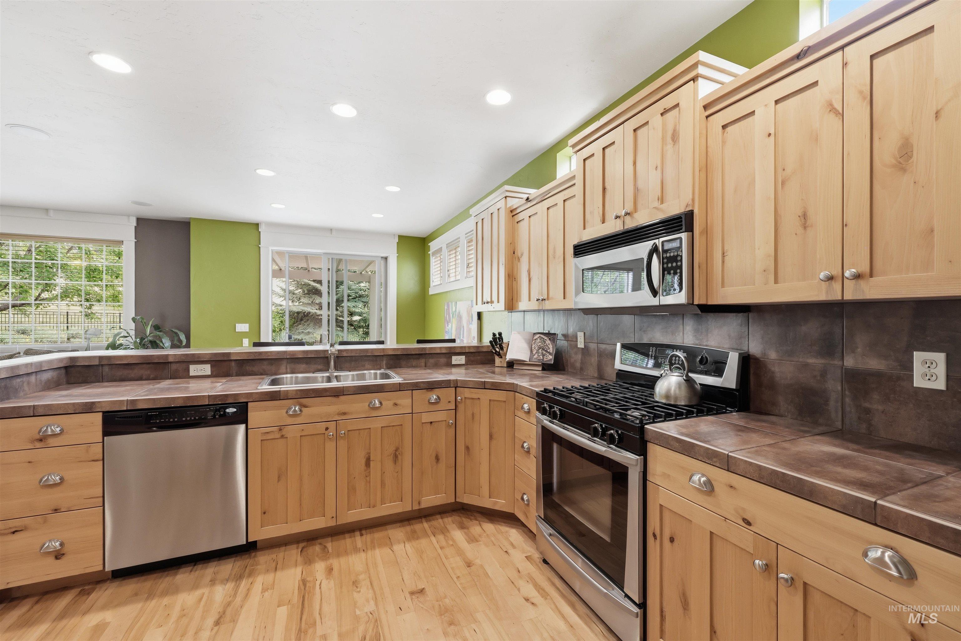 4695 W Farm View Dr., Boise, Idaho 83714, 4 Bedrooms, 2.5 Bathrooms, Residential For Sale, Price $754,000,MLS 98990031