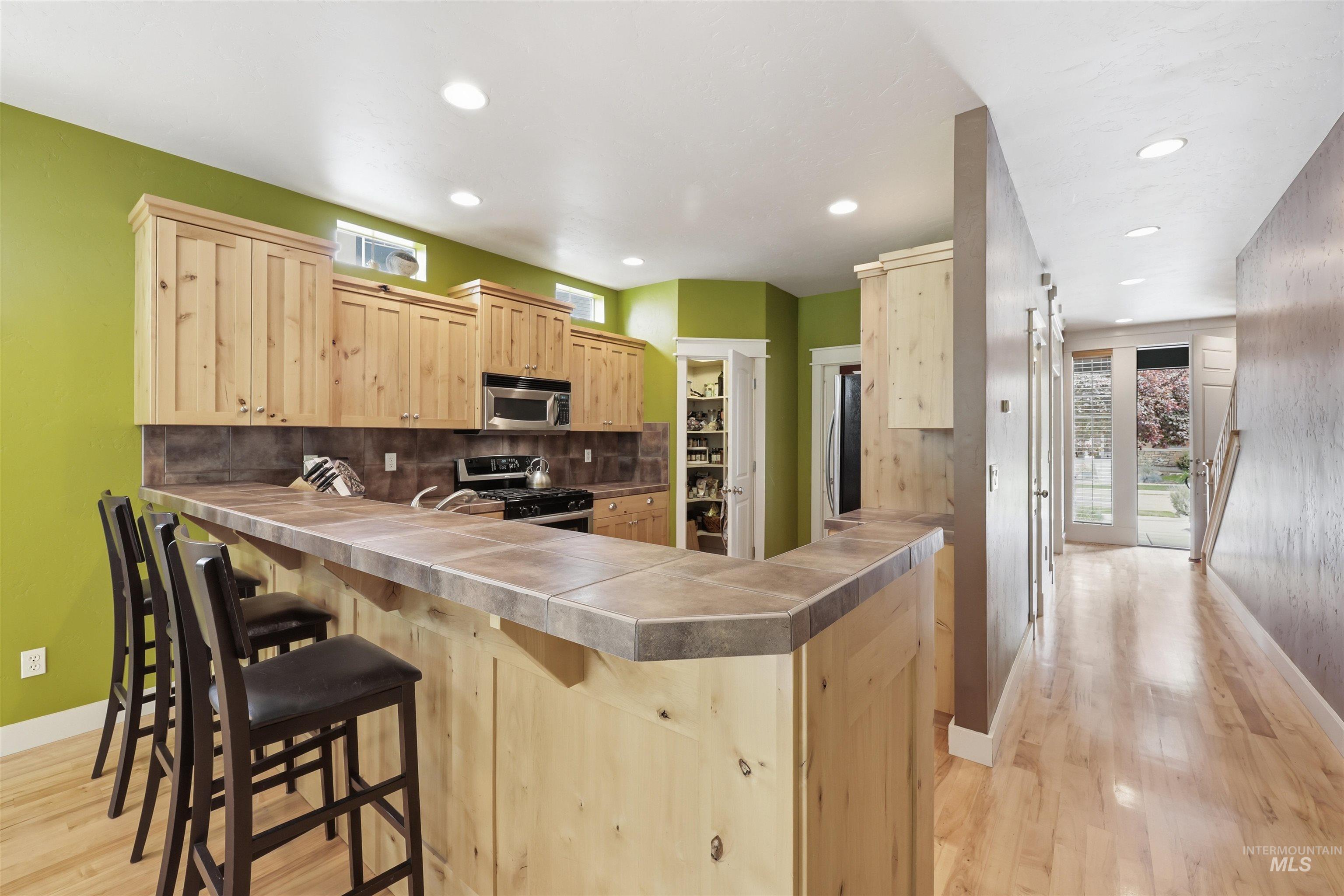 4695 W Farm View Dr., Boise, Idaho 83714, 4 Bedrooms, 2.5 Bathrooms, Residential For Sale, Price $754,000,MLS 98990031