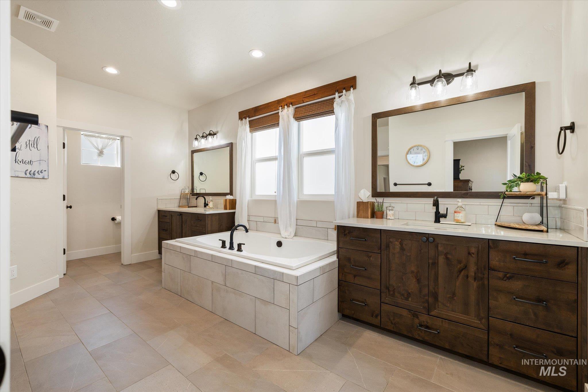 14060 N Quail Covey Way, Boise, Idaho 83714, 4 Bedrooms, 4 Bathrooms, Residential For Sale, Price $1,140,000,MLS 98990036