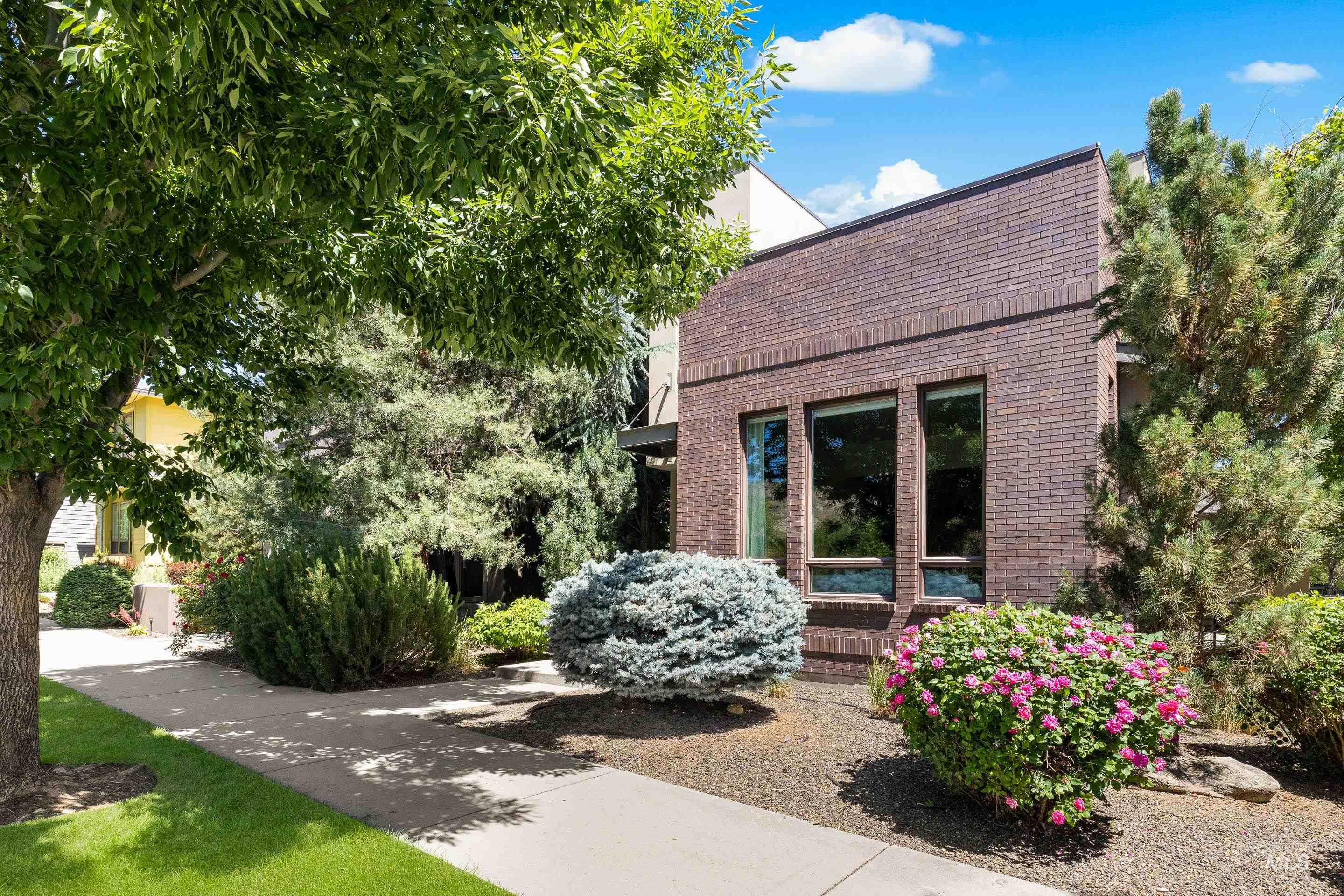 2834 S Trailwood Way, Boise, Idaho 83716-5742, 3 Bedrooms, 2.5 Bathrooms, Residential For Sale, Price $824,900, 98990042