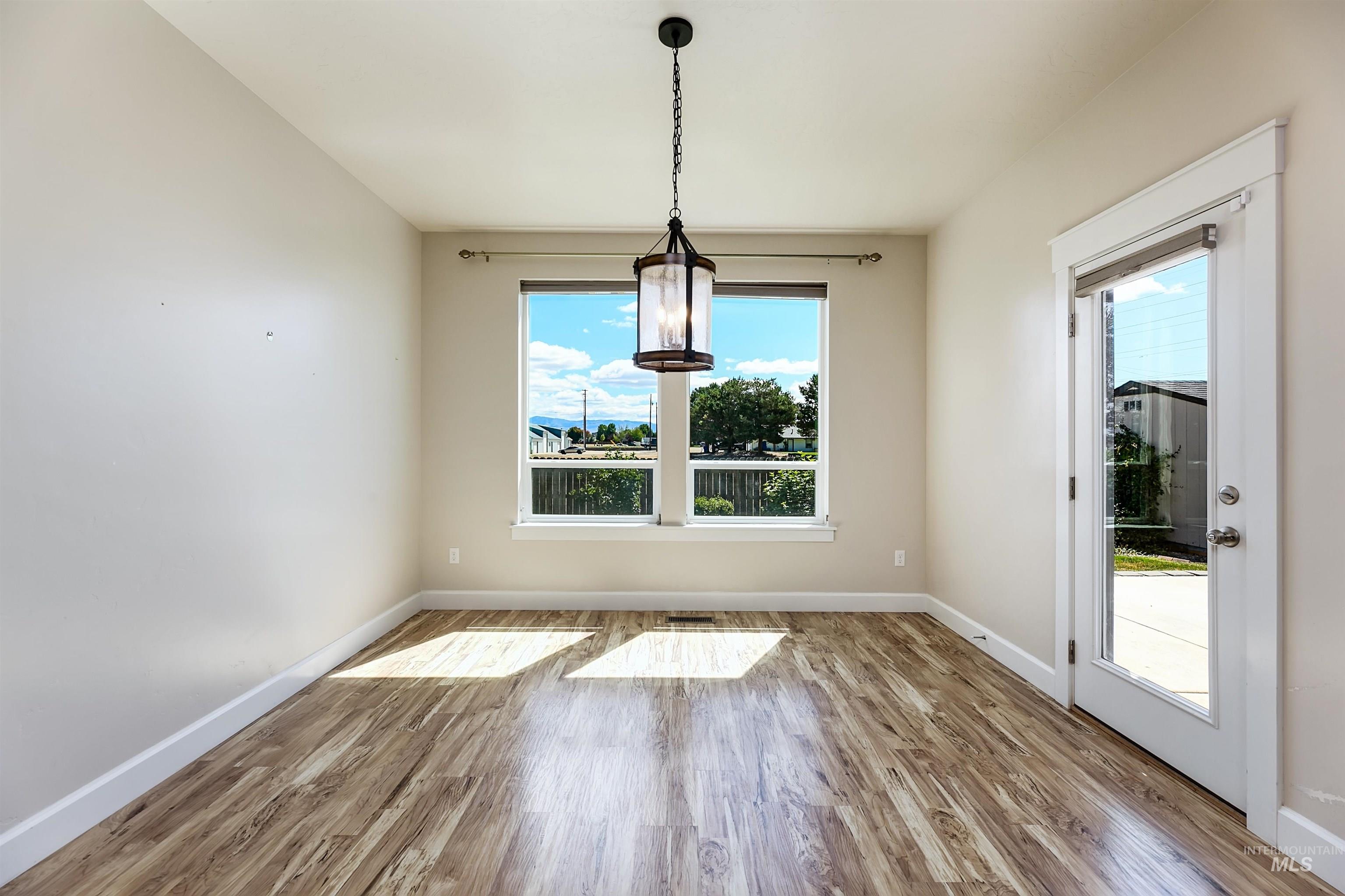 4896 N Starry Night Ave., Meridian, Idaho 83646, 4 Bedrooms, 2 Bathrooms, Residential For Sale, Price $569,900, 98990046