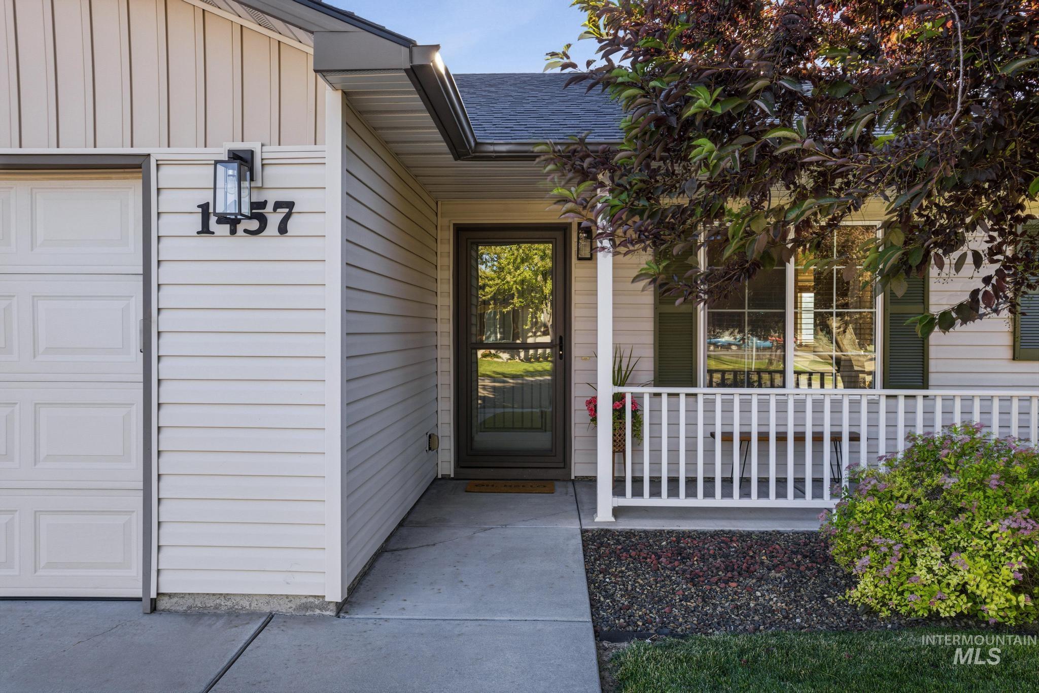 1457 S Woodmaste, Kuna, Idaho 83634, 3 Bedrooms, 2 Bathrooms, Residential For Sale, Price $395,000, 98990050