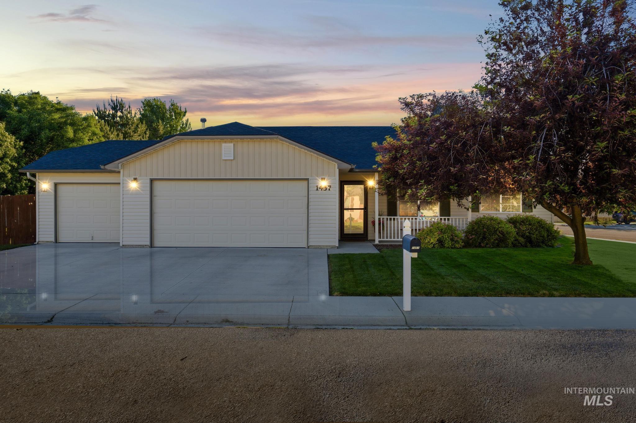 1457 S Woodmaste, Kuna, Idaho 83634, 3 Bedrooms, 2 Bathrooms, Residential For Sale, Price $395,000, 98990050