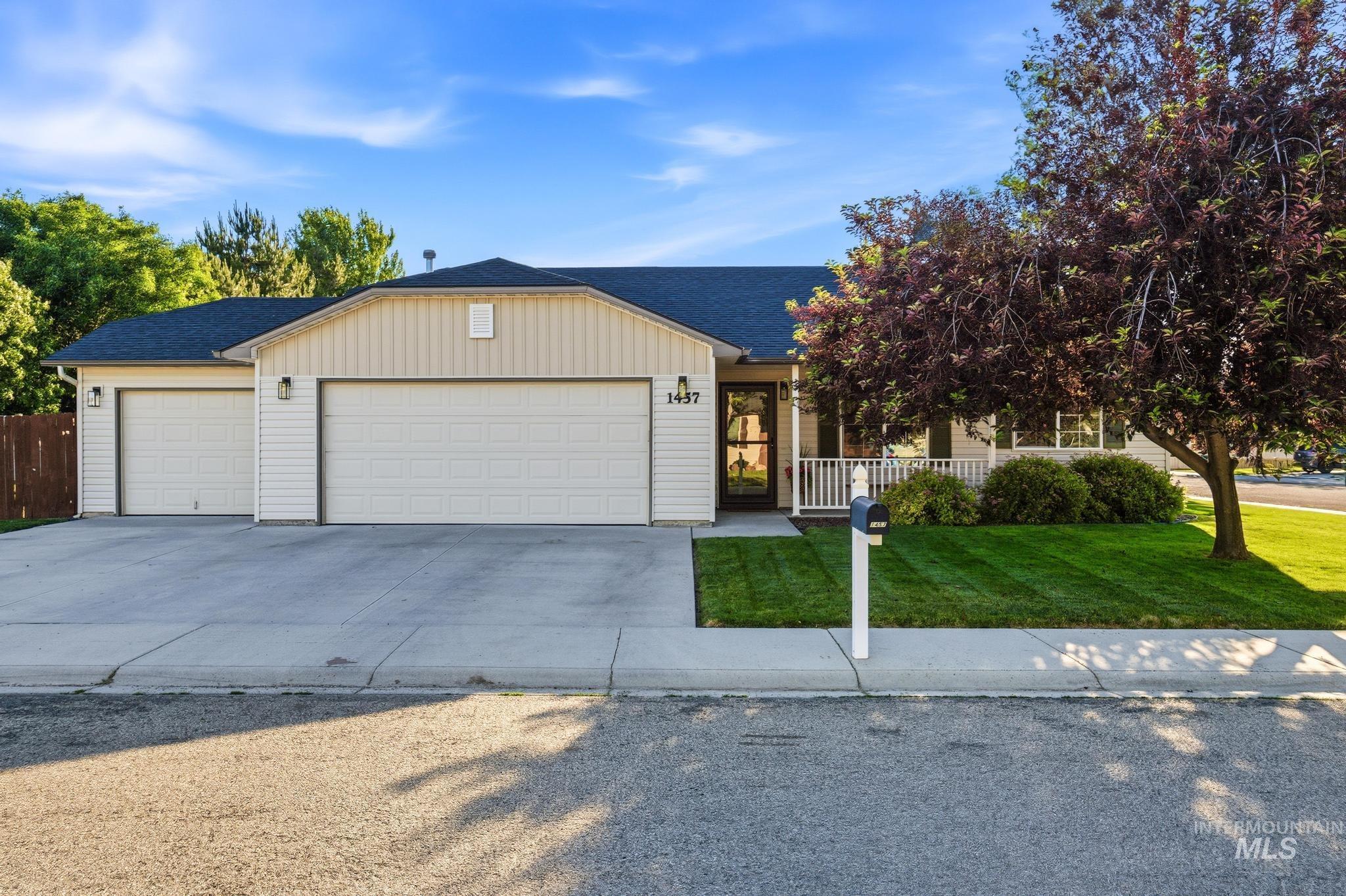 1457 S Woodmaste, Kuna, Idaho 83634, 3 Bedrooms, 2 Bathrooms, Residential For Sale, Price $395,000, 98990050