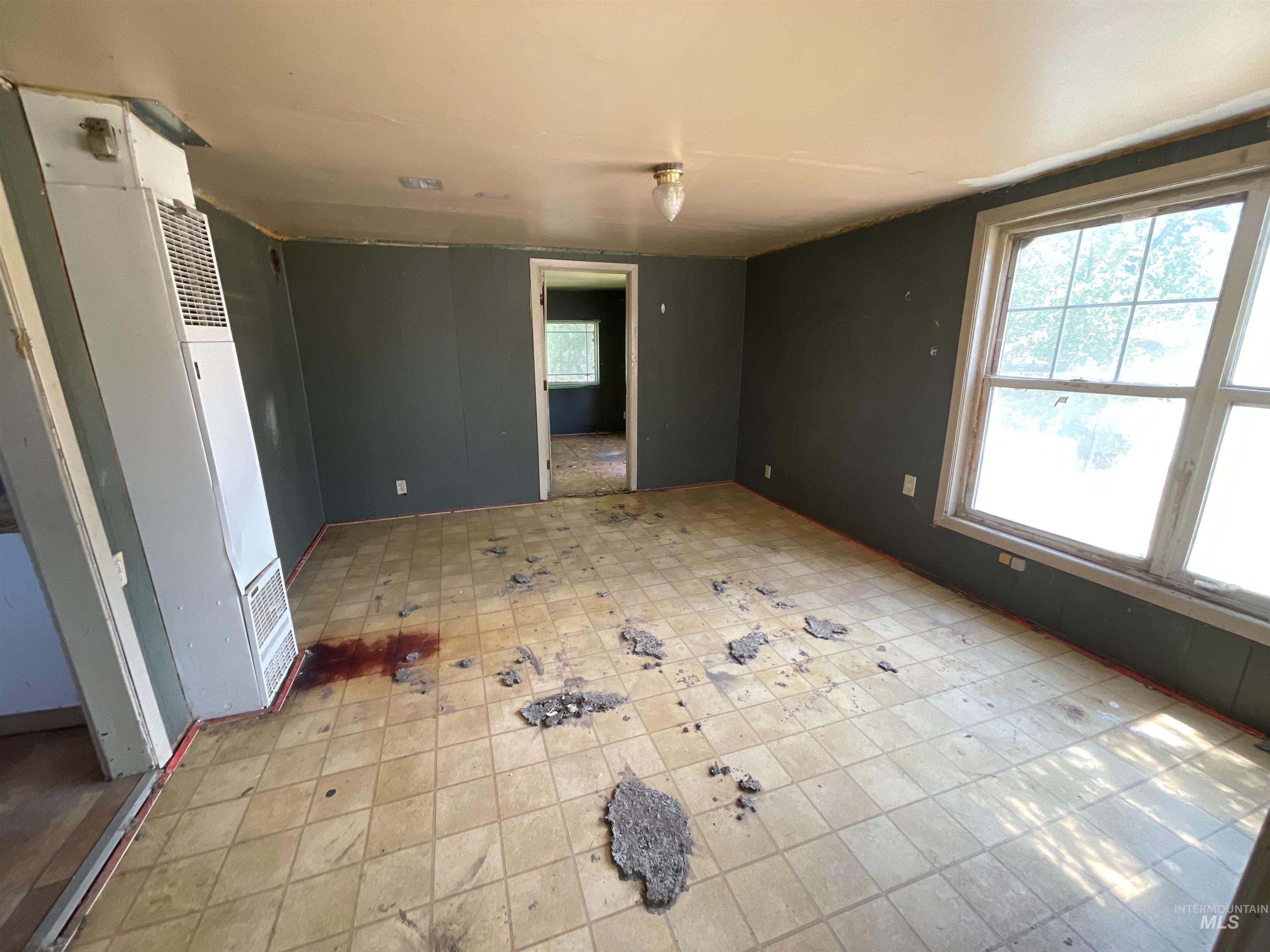 307 S 1st St, Parma, Idaho 83660, 2 Bedrooms, 1 Bathroom, Residential For Sale, Price $150,000, 98990052