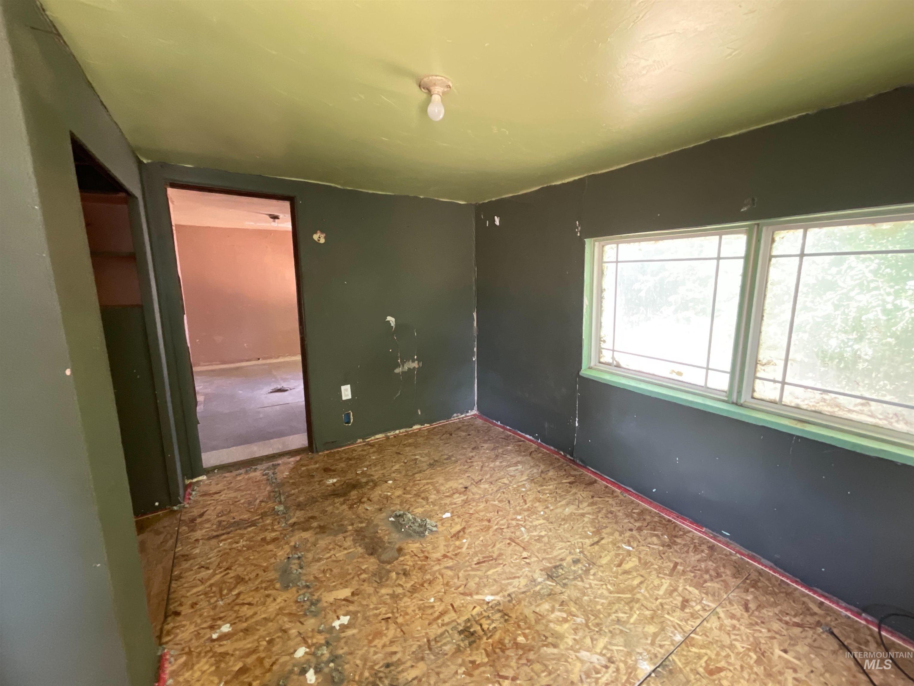 307 S 1st St, Parma, Idaho 83660, 2 Bedrooms, 1 Bathroom, Residential For Sale, Price $150,000, 98990052