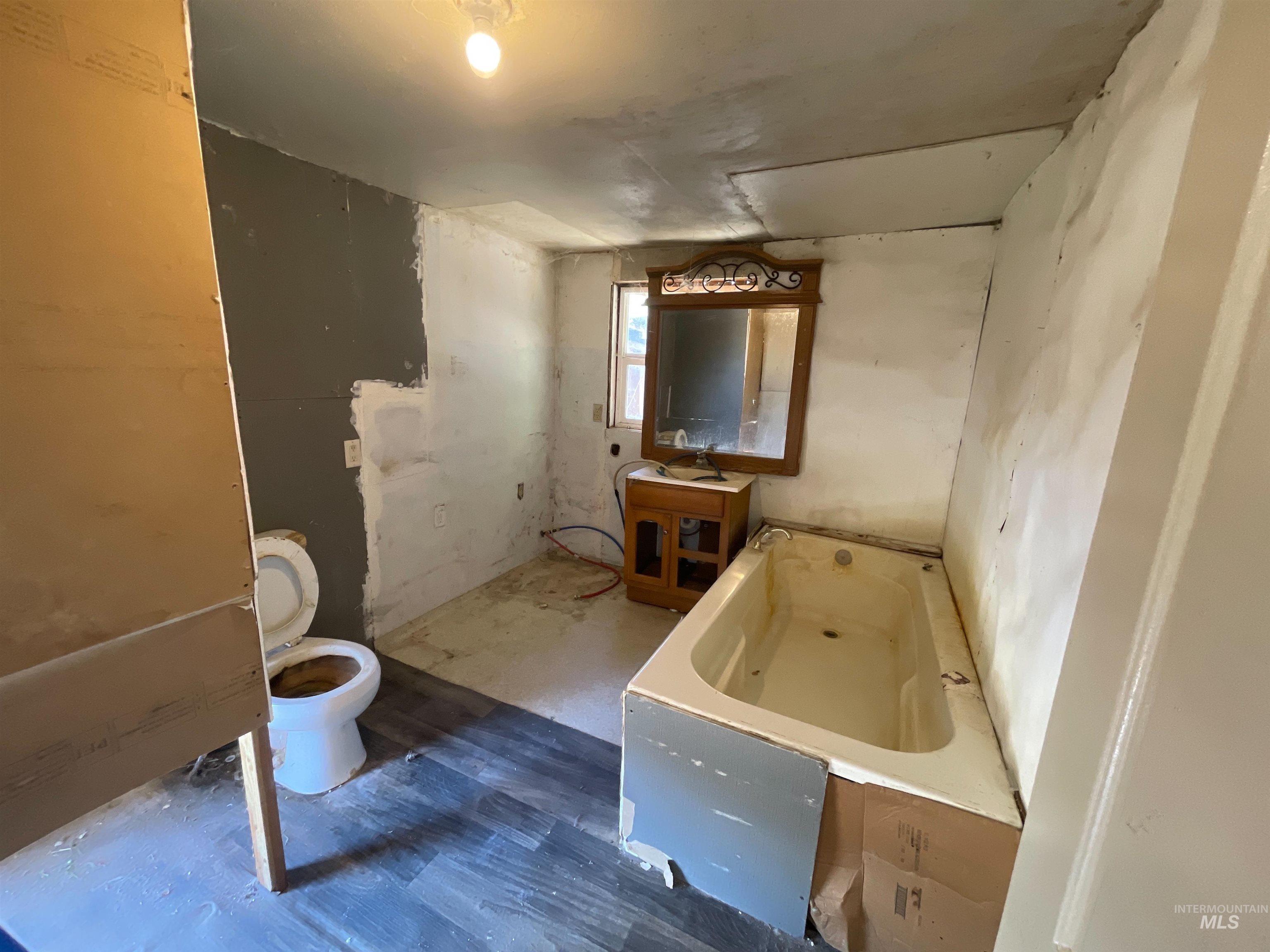 307 S 1st St, Parma, Idaho 83660, 2 Bedrooms, 1 Bathroom, Residential For Sale, Price $150,000, 98990052