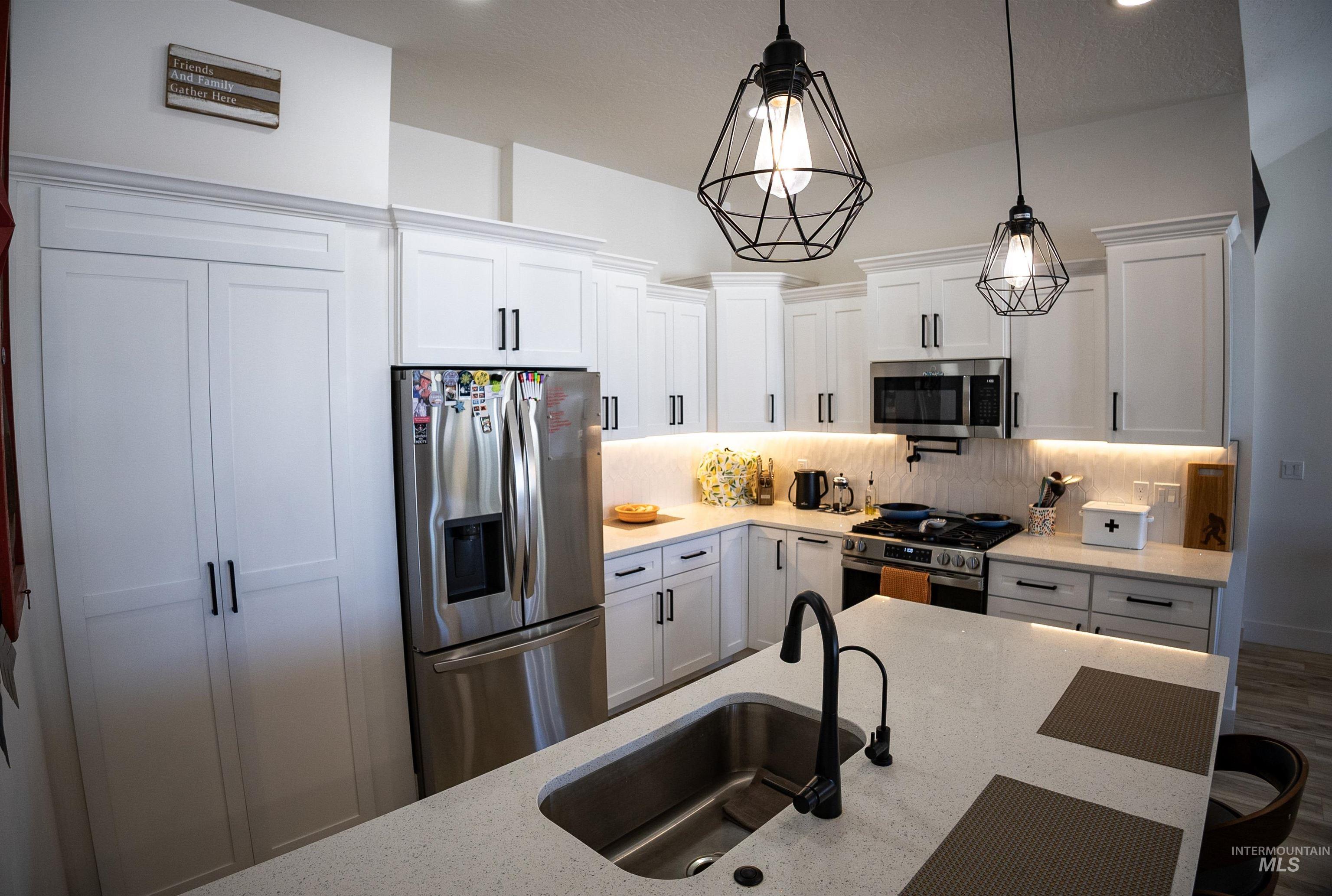 705 Sandy Point Street, Payette, Idaho 83661, 3 Bedrooms, 2.5 Bathrooms, Residential For Sale, Price $499,990, 98990054