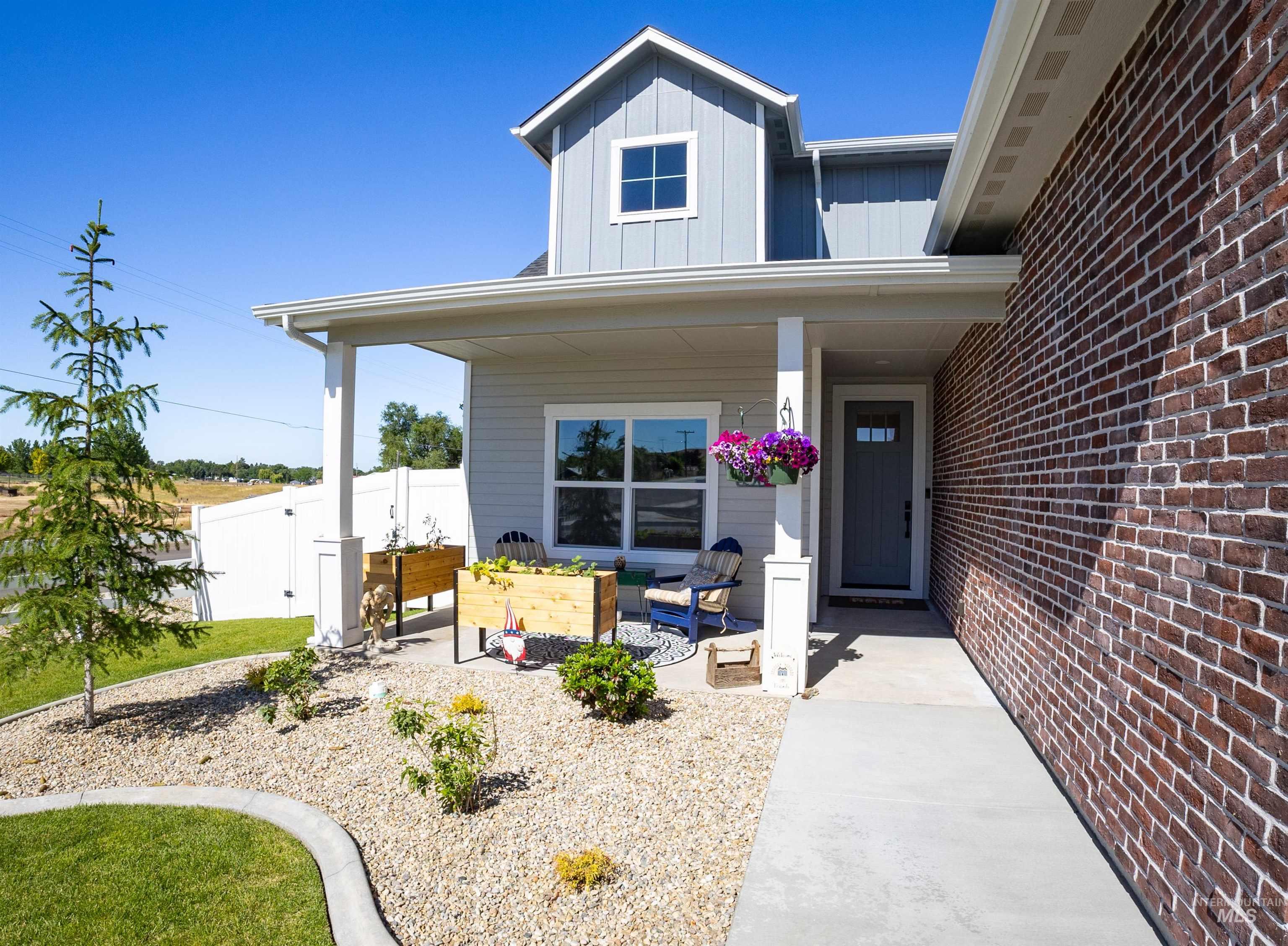 705 Sandy Point Street, Payette, Idaho 83661, 3 Bedrooms, 2.5 Bathrooms, Residential For Sale, Price $499,990, 98990054