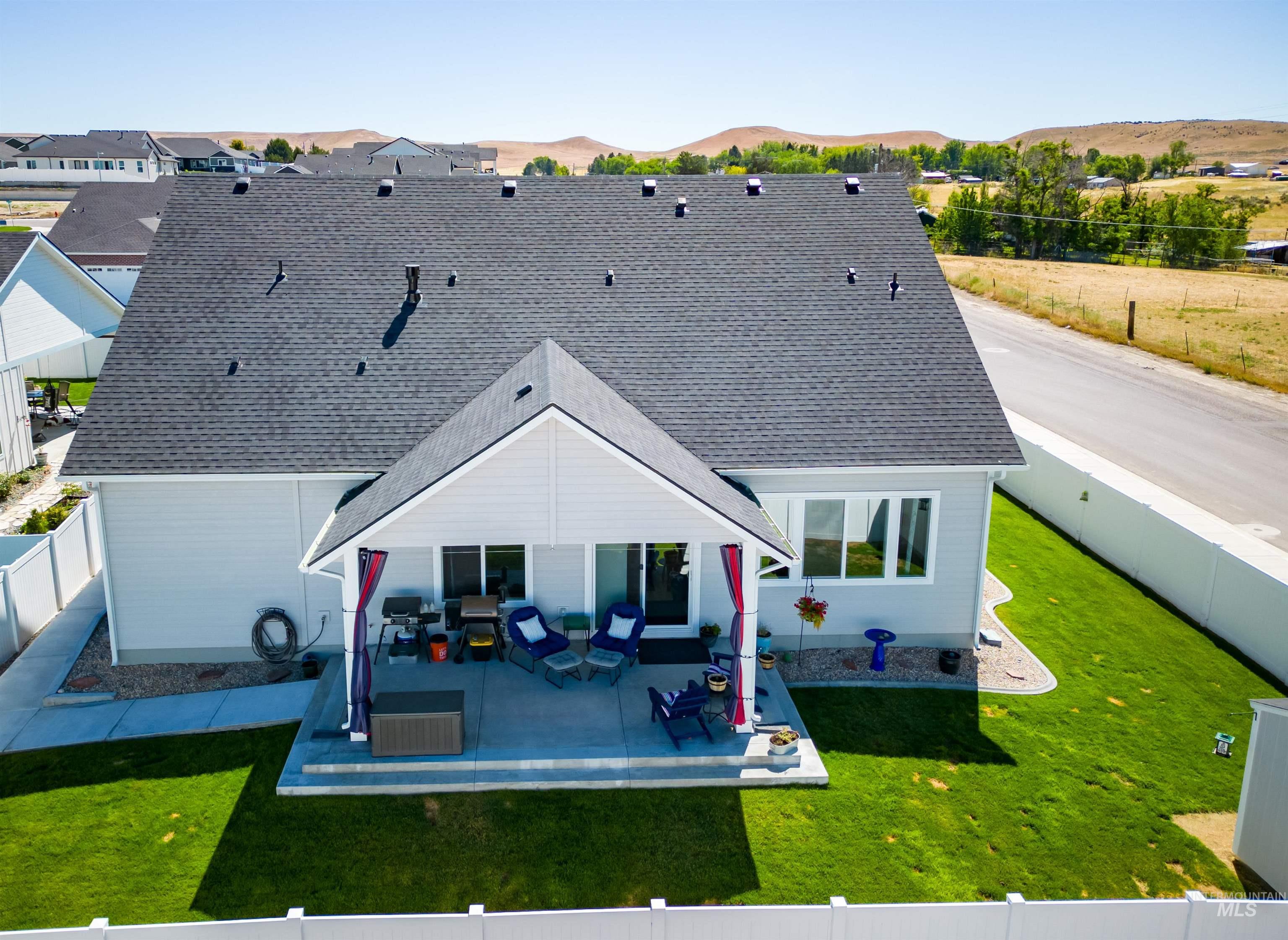 705 Sandy Point Street, Payette, Idaho 83661, 3 Bedrooms, 2.5 Bathrooms, Residential For Sale, Price $499,990, 98990054