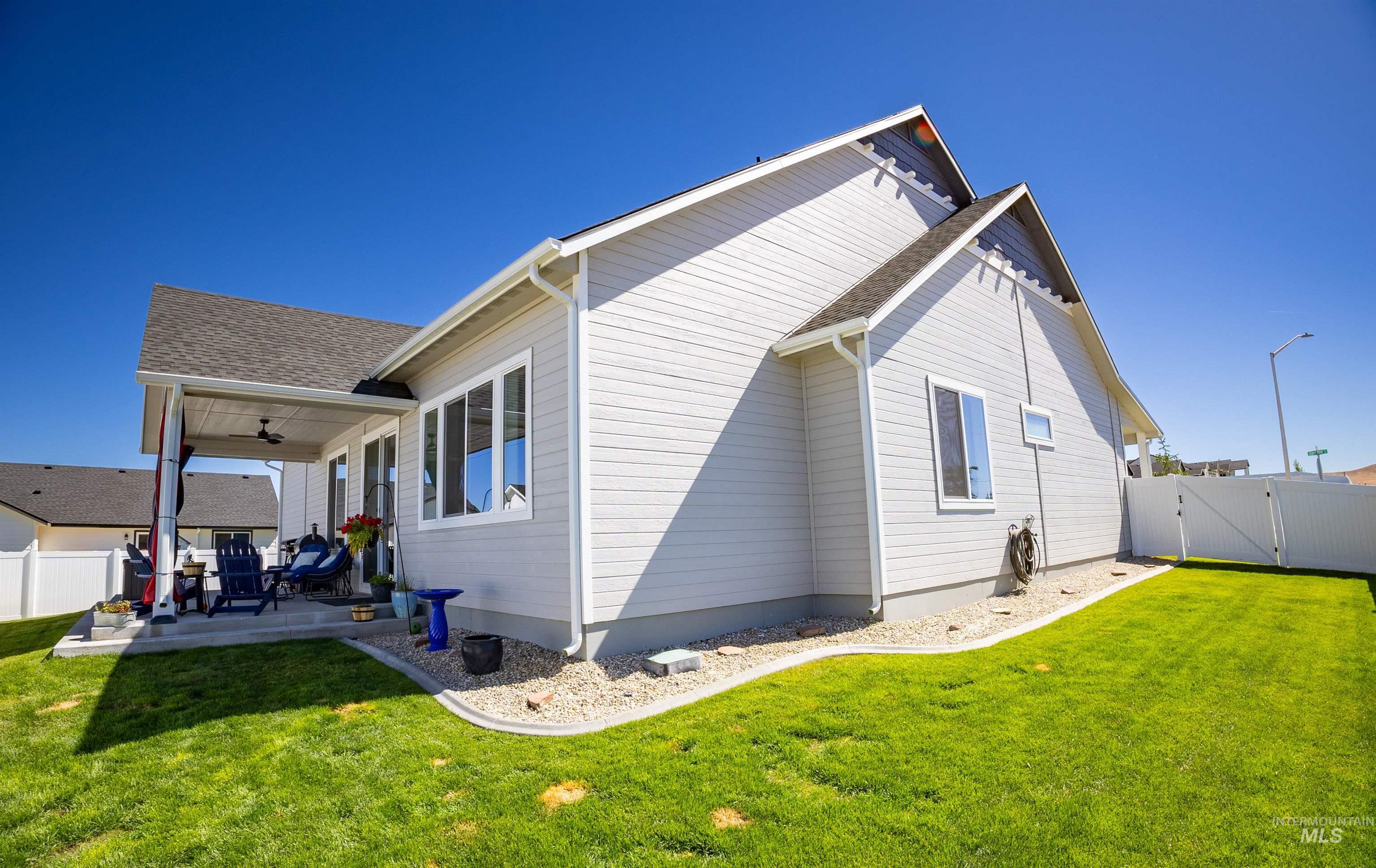 705 Sandy Point Street, Payette, Idaho 83661, 3 Bedrooms, 2.5 Bathrooms, Residential For Sale, Price $499,990, 98990054