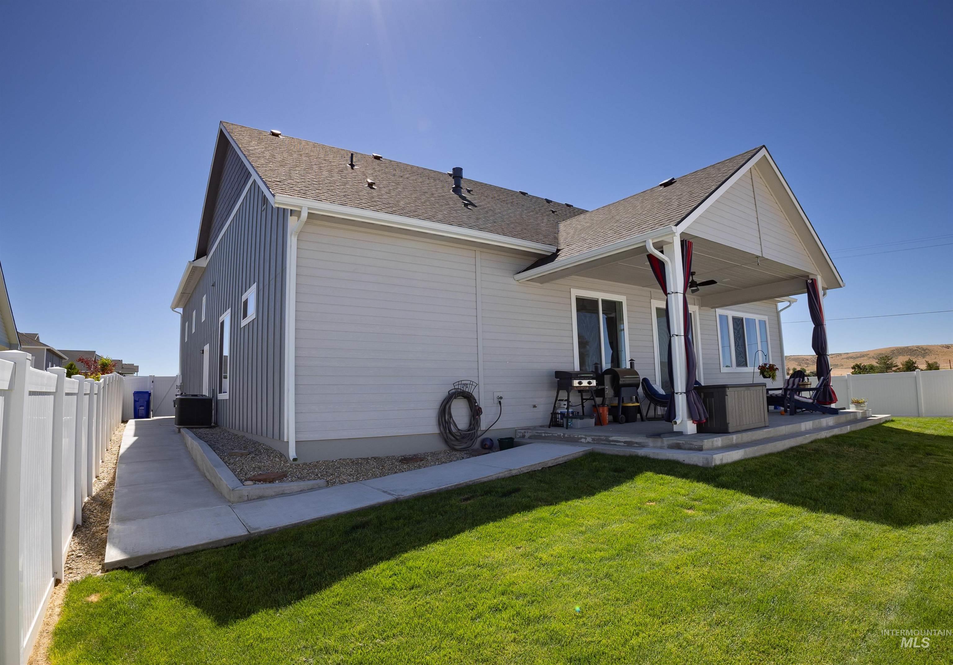705 Sandy Point Street, Payette, Idaho 83661, 3 Bedrooms, 2.5 Bathrooms, Residential For Sale, Price $499,990, 98990054