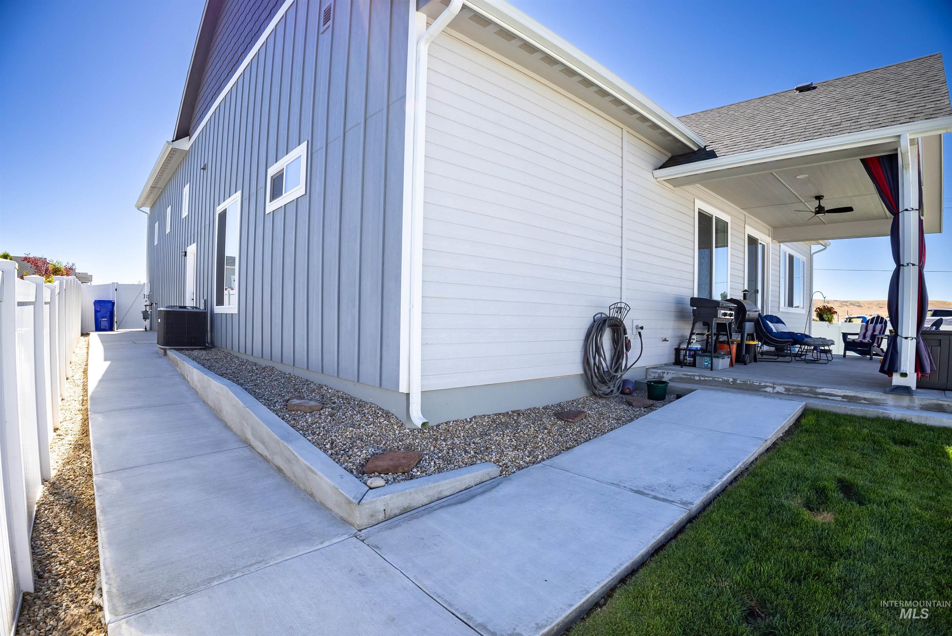 705 Sandy Point Street, Payette, Idaho 83661, 3 Bedrooms, 2.5 Bathrooms, Residential For Sale, Price $499,990, 98990054