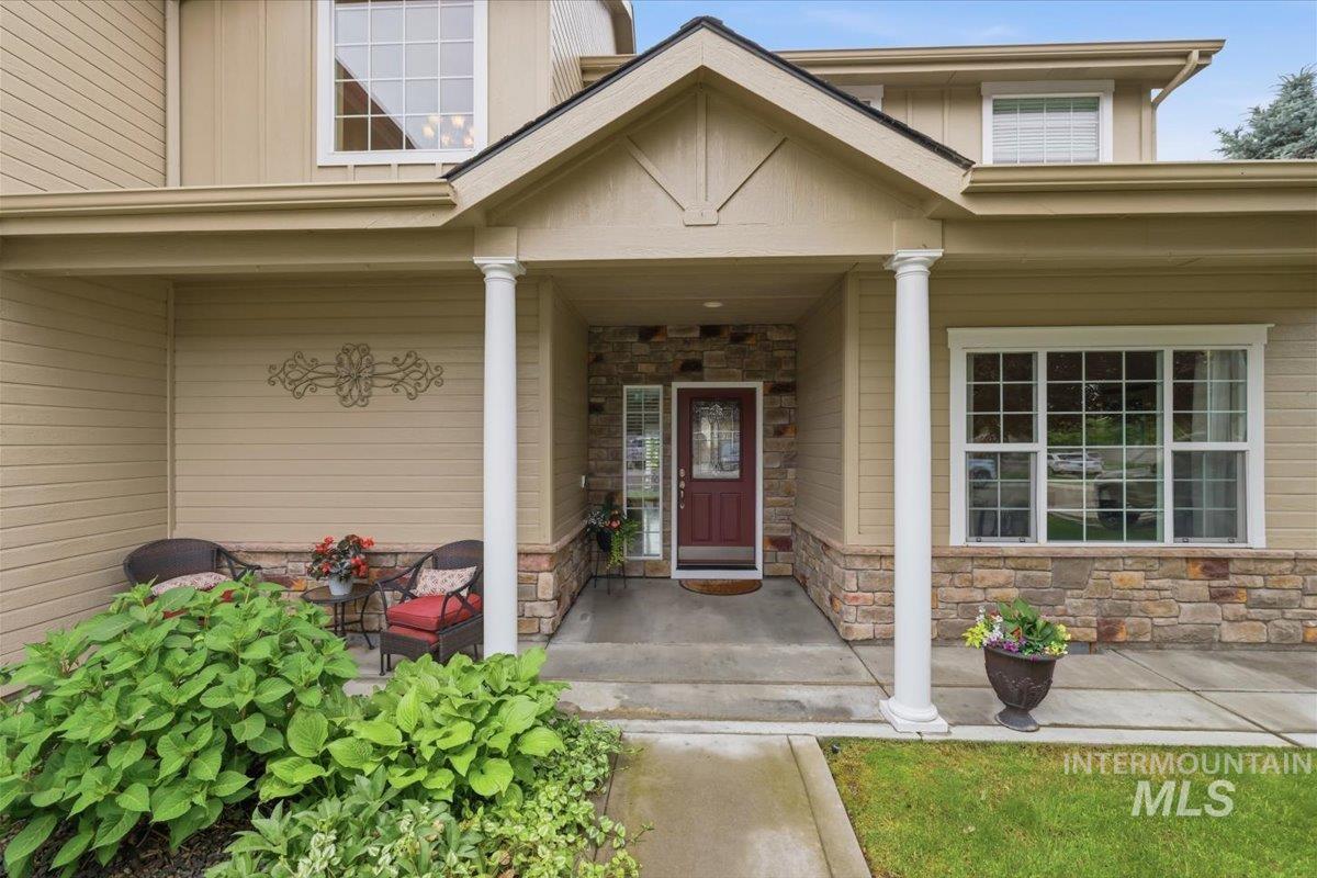 2211 W Grassy Branch Dr., Meridian, Idaho 83646, 5 Bedrooms, 3.5 Bathrooms, Residential For Sale, Price $675,000,MLS 98990055