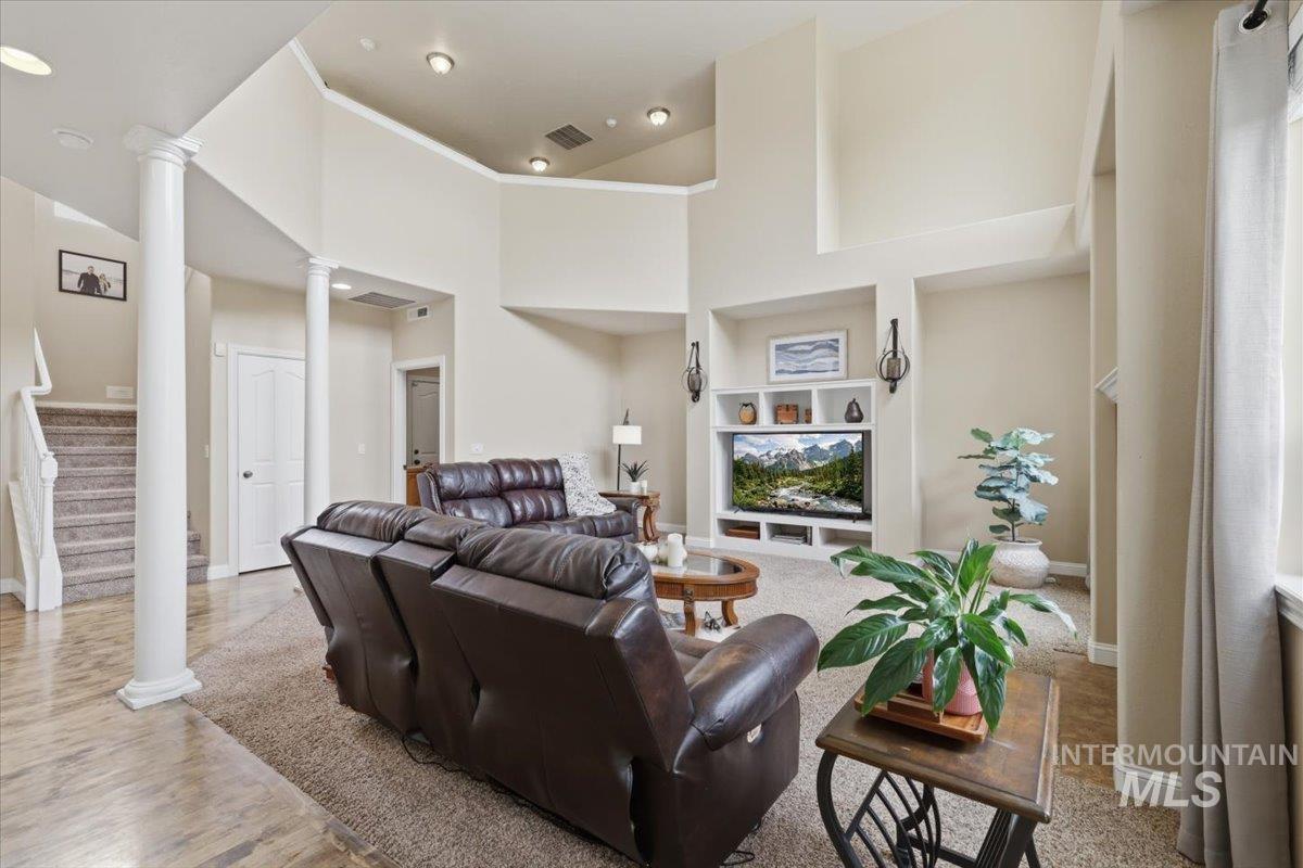 2211 W Grassy Branch Dr., Meridian, Idaho 83646, 5 Bedrooms, 3.5 Bathrooms, Residential For Sale, Price $675,000,MLS 98990055