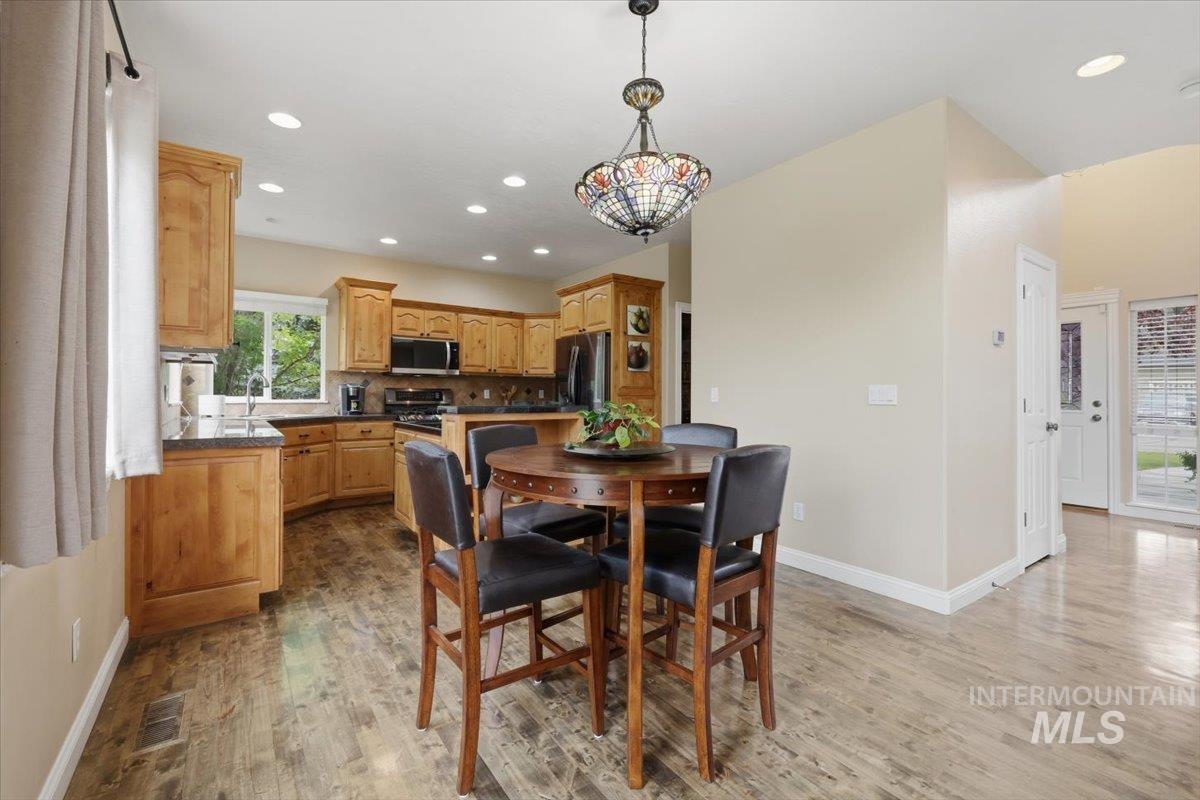 2211 W Grassy Branch Dr., Meridian, Idaho 83646, 5 Bedrooms, 3.5 Bathrooms, Residential For Sale, Price $675,000,MLS 98990055