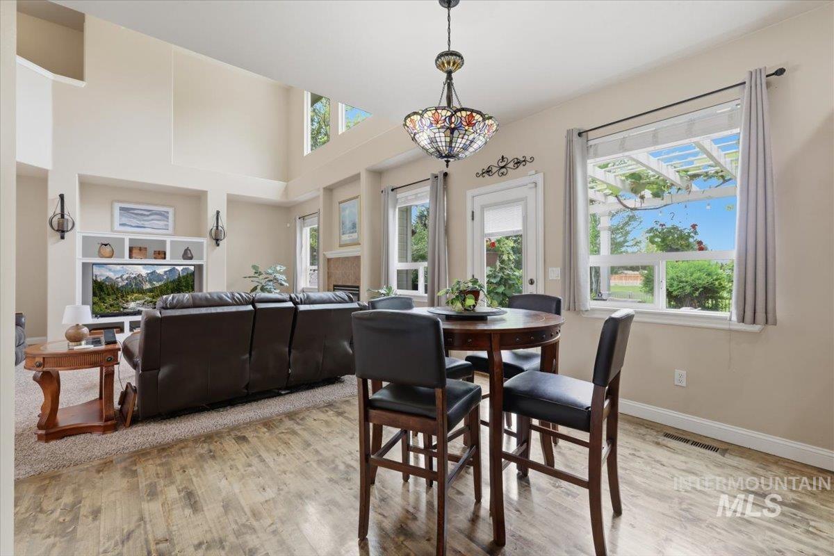 2211 W Grassy Branch Dr., Meridian, Idaho 83646, 5 Bedrooms, 3.5 Bathrooms, Residential For Sale, Price $675,000,MLS 98990055
