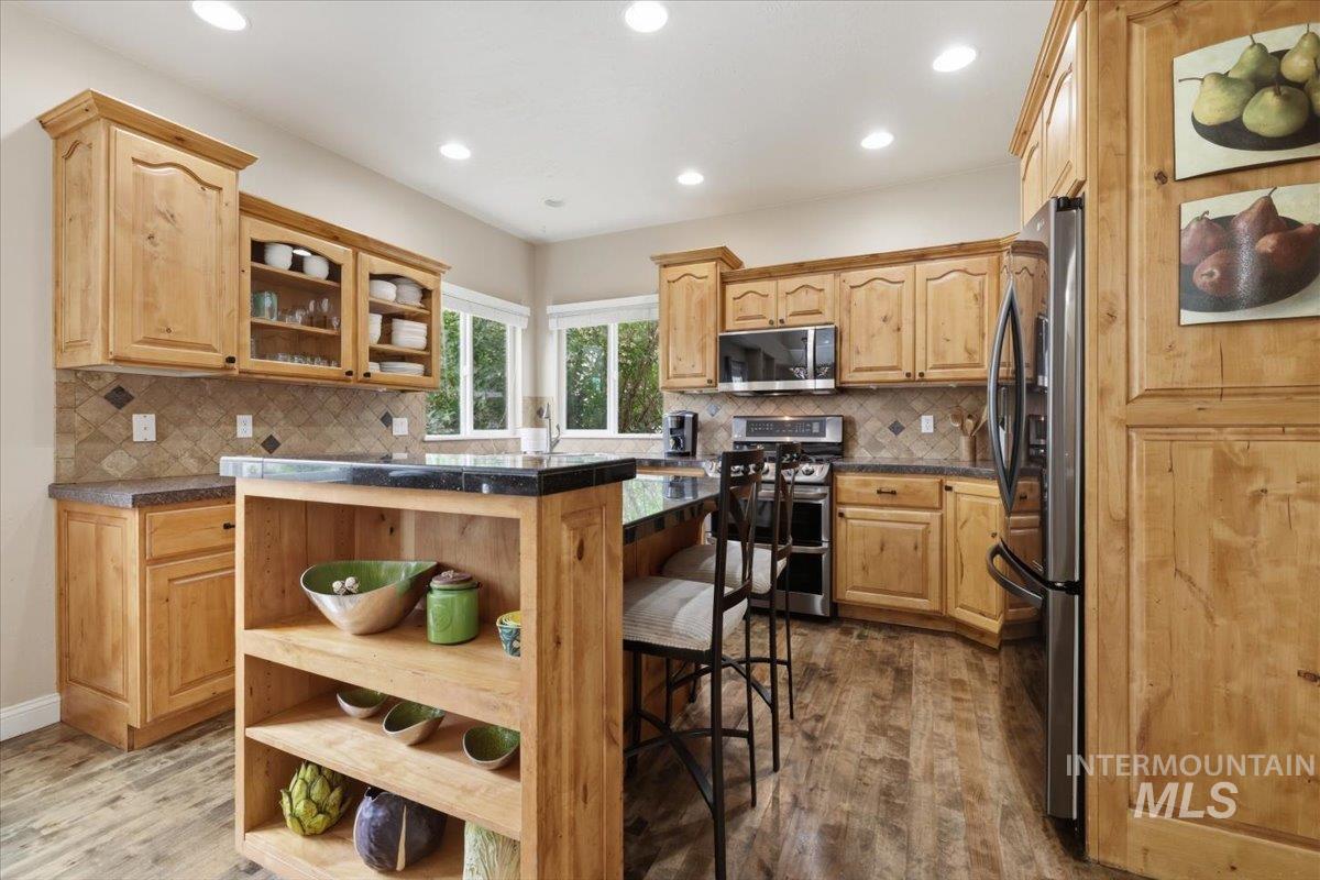 2211 W Grassy Branch Dr., Meridian, Idaho 83646, 5 Bedrooms, 3.5 Bathrooms, Residential For Sale, Price $675,000,MLS 98990055