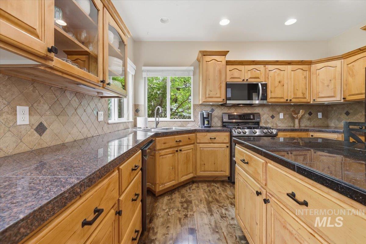 2211 W Grassy Branch Dr., Meridian, Idaho 83646, 5 Bedrooms, 3.5 Bathrooms, Residential For Sale, Price $675,000,MLS 98990055