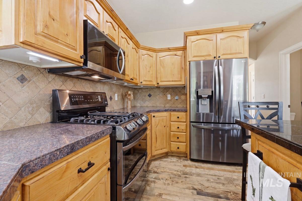 2211 W Grassy Branch Dr., Meridian, Idaho 83646, 5 Bedrooms, 3.5 Bathrooms, Residential For Sale, Price $675,000,MLS 98990055