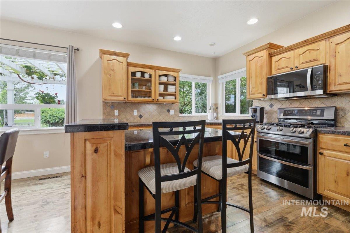 2211 W Grassy Branch Dr., Meridian, Idaho 83646, 5 Bedrooms, 3.5 Bathrooms, Residential For Sale, Price $675,000,MLS 98990055