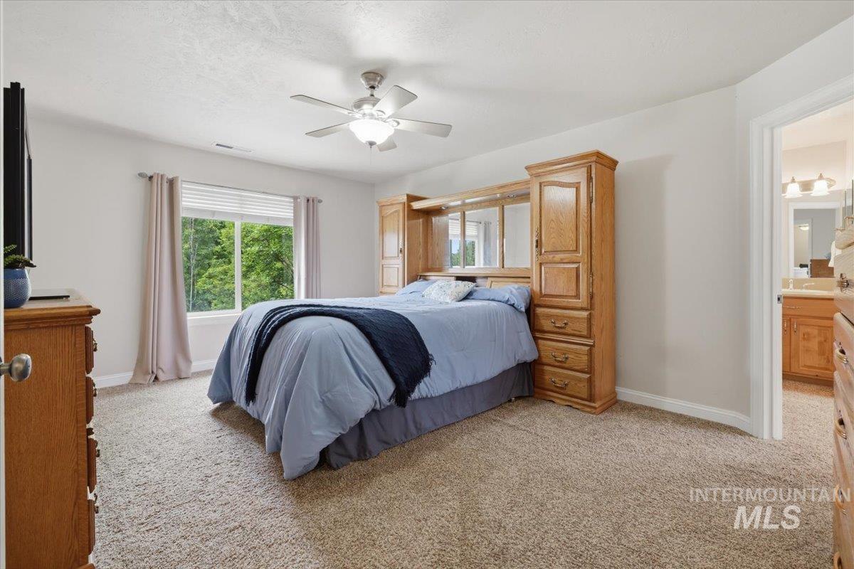 2211 W Grassy Branch Dr., Meridian, Idaho 83646, 5 Bedrooms, 3.5 Bathrooms, Residential For Sale, Price $675,000,MLS 98990055