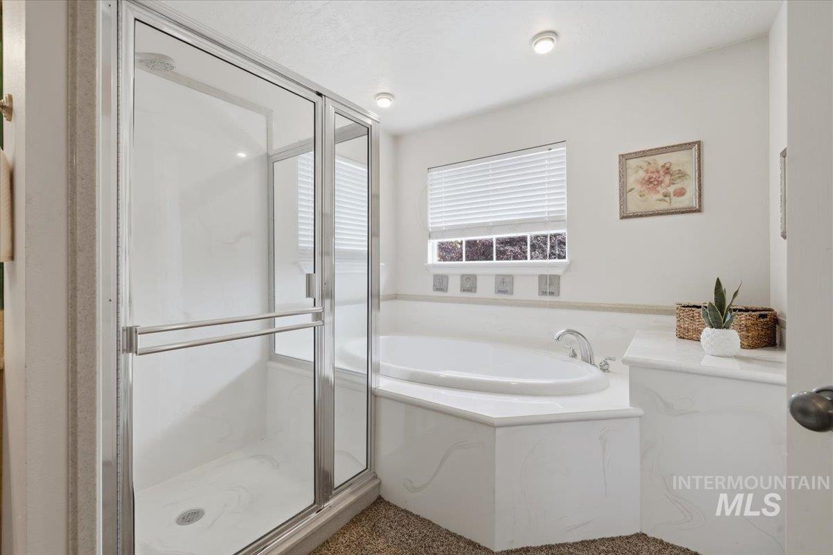 2211 W Grassy Branch Dr., Meridian, Idaho 83646, 5 Bedrooms, 3.5 Bathrooms, Residential For Sale, Price $675,000,MLS 98990055