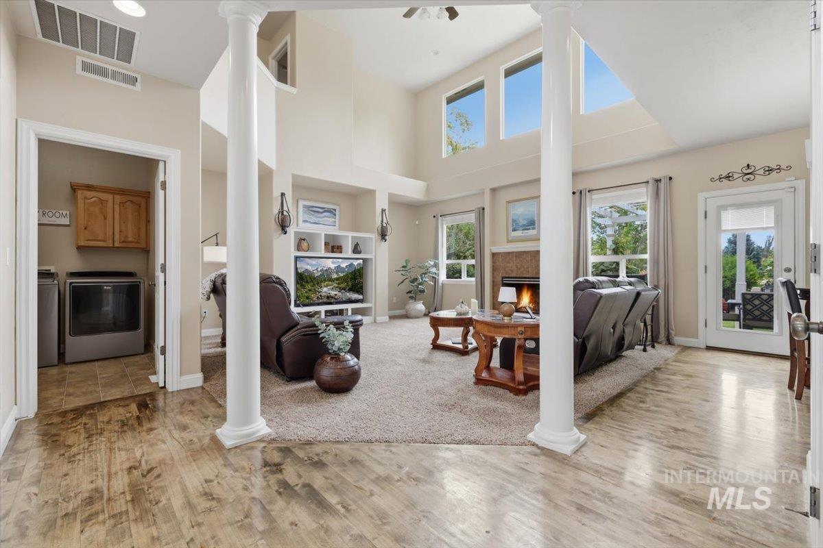 2211 W Grassy Branch Dr., Meridian, Idaho 83646, 5 Bedrooms, 3.5 Bathrooms, Residential For Sale, Price $675,000,MLS 98990055