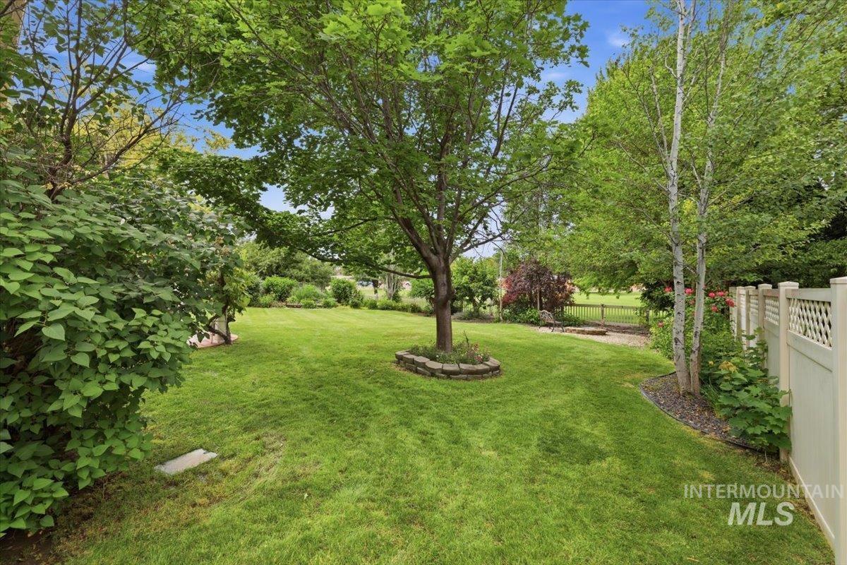 2211 W Grassy Branch Dr., Meridian, Idaho 83646, 5 Bedrooms, 3.5 Bathrooms, Residential For Sale, Price $675,000,MLS 98990055
