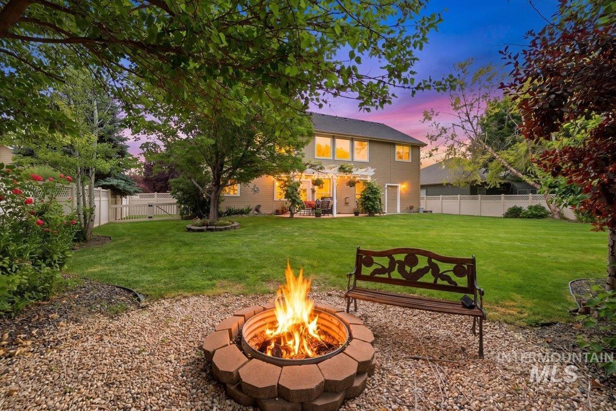 2211 W Grassy Branch Dr., Meridian, Idaho 83646, 5 Bedrooms, 3.5 Bathrooms, Residential For Sale, Price $675,000,MLS 98990055