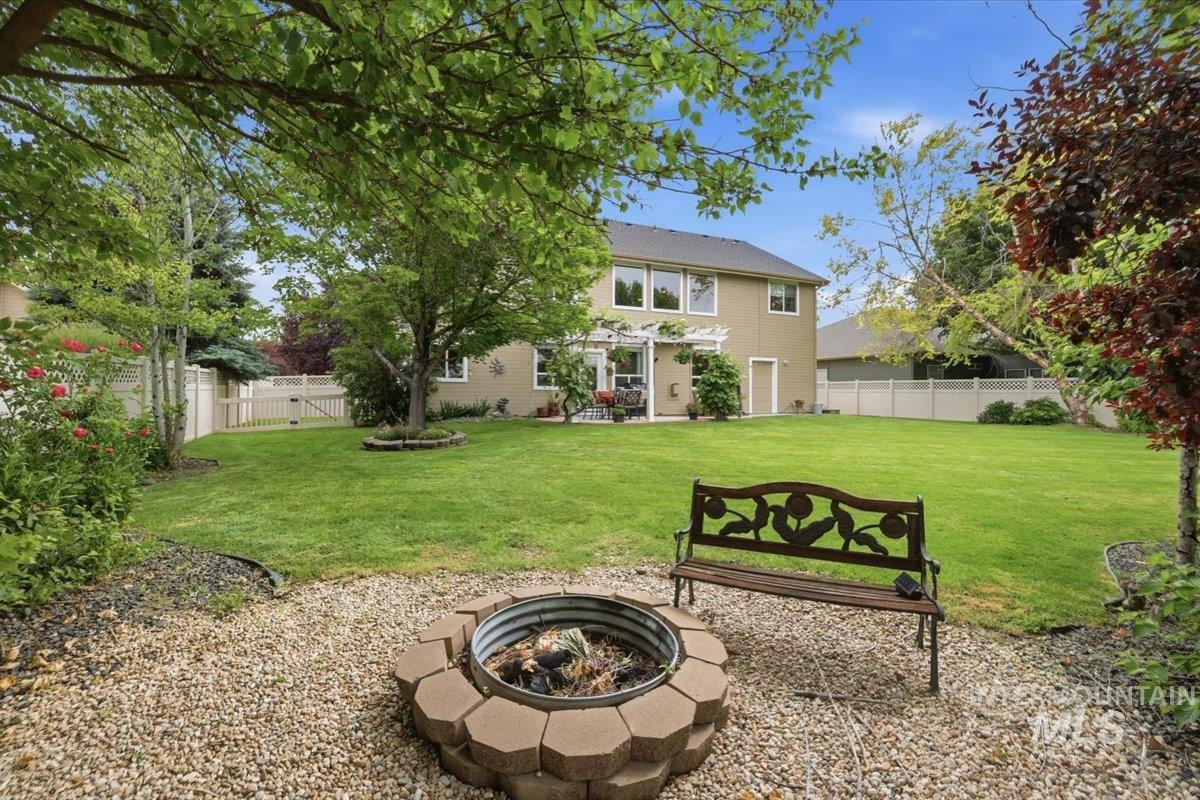 2211 W Grassy Branch Dr., Meridian, Idaho 83646, 5 Bedrooms, 3.5 Bathrooms, Residential For Sale, Price $675,000,MLS 98990055