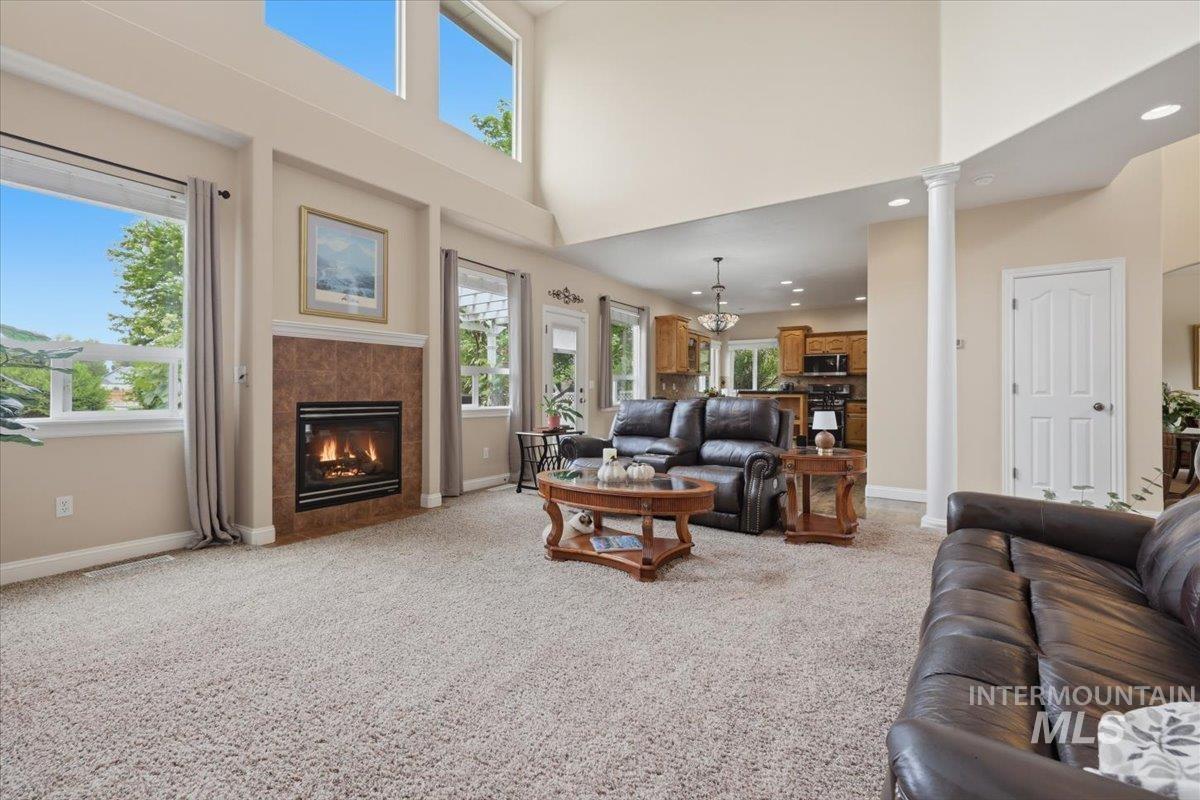 2211 W Grassy Branch Dr., Meridian, Idaho 83646, 5 Bedrooms, 3.5 Bathrooms, Residential For Sale, Price $675,000,MLS 98990055