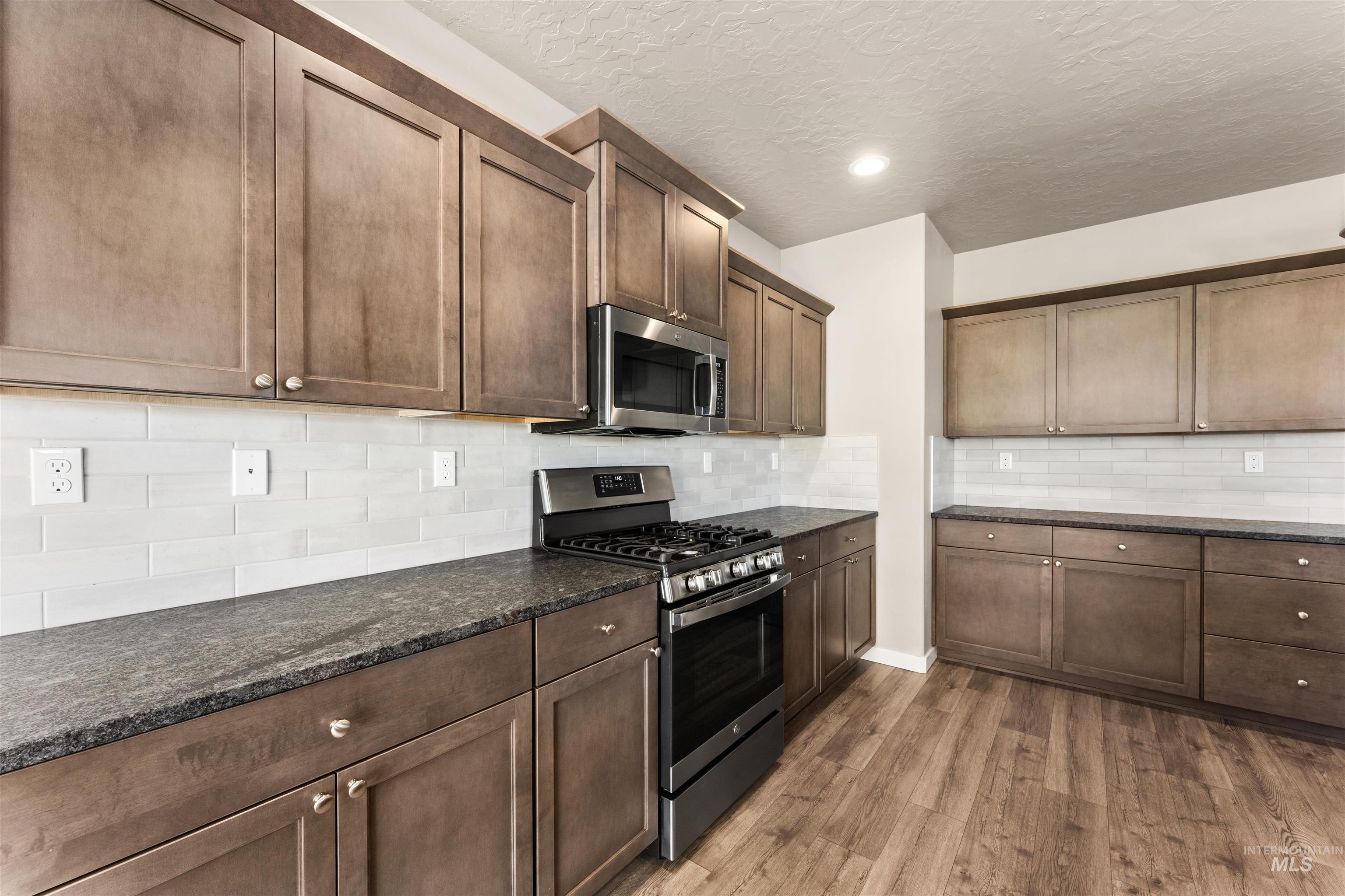 10326 W Trident Ridge Dr, Star, Idaho 83669, 3 Bedrooms, 2.5 Bathrooms, Residential For Sale, Price $589,000,MLS 98990057