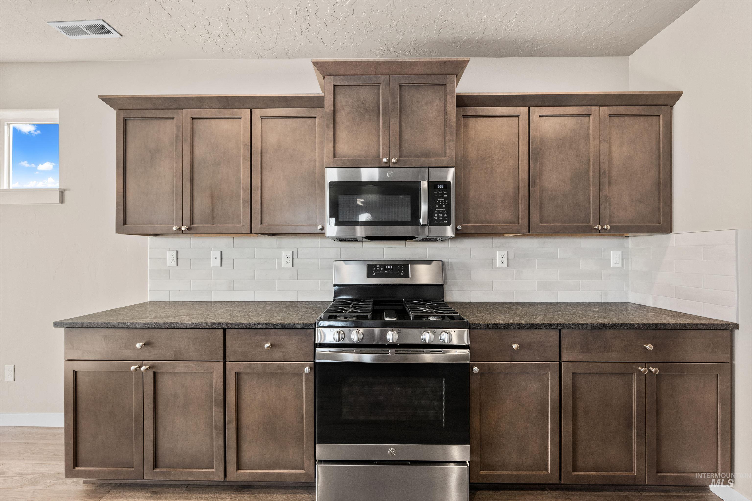 10326 W Trident Ridge Dr, Star, Idaho 83669, 3 Bedrooms, 2.5 Bathrooms, Residential For Sale, Price $589,000,MLS 98990057