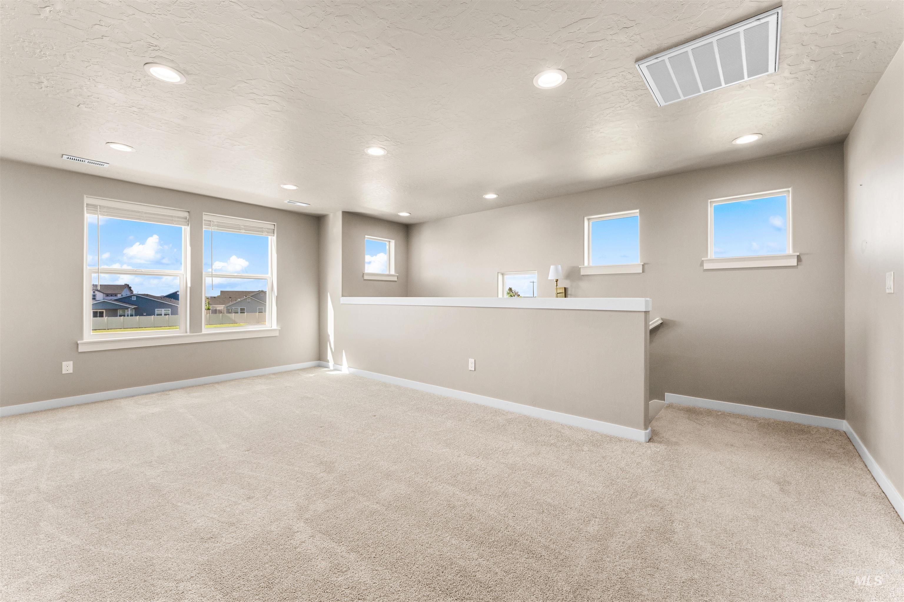 10326 W Trident Ridge Dr, Star, Idaho 83669, 3 Bedrooms, 2.5 Bathrooms, Residential For Sale, Price $589,000,MLS 98990057