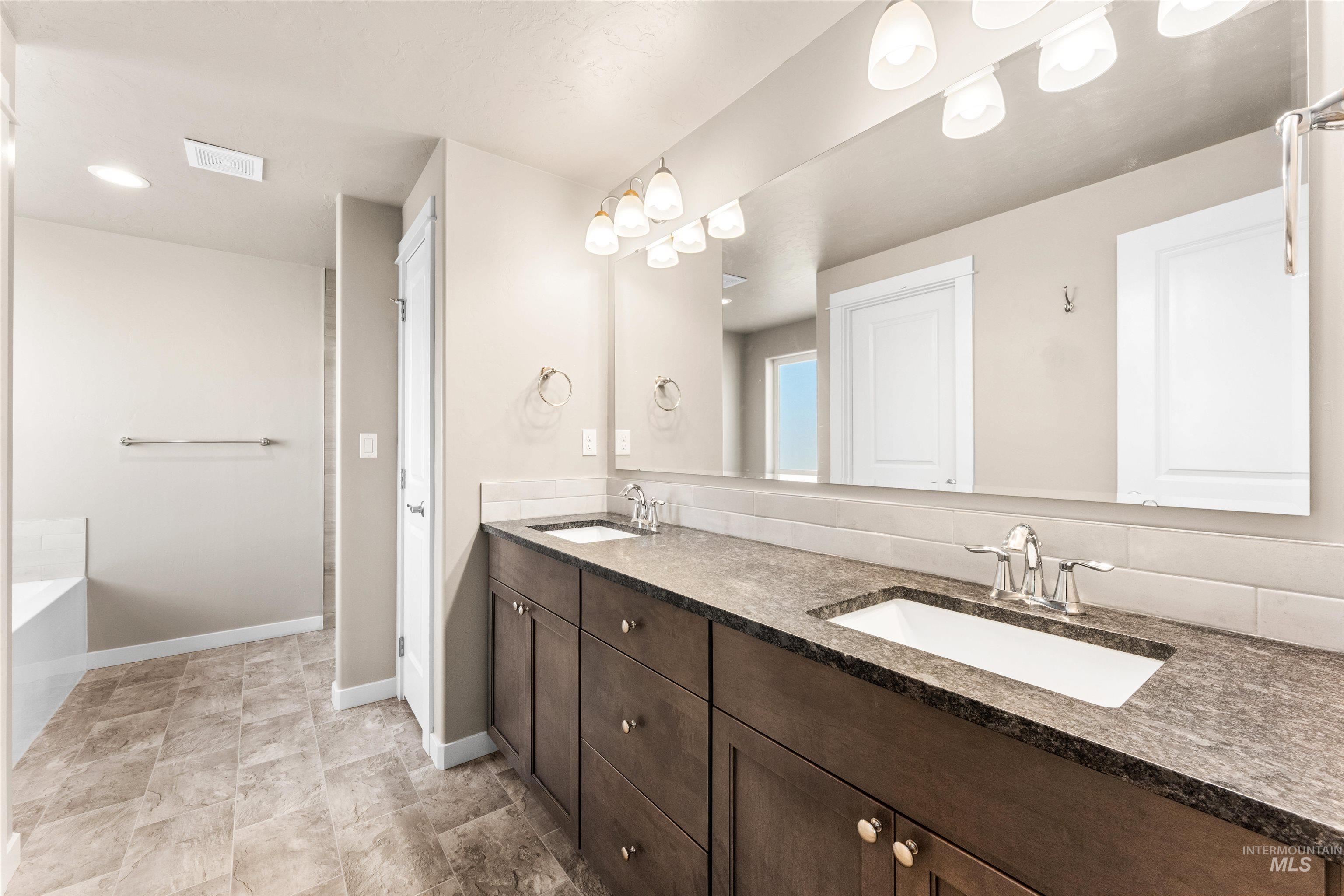 10326 W Trident Ridge Dr, Star, Idaho 83669, 3 Bedrooms, 2.5 Bathrooms, Residential For Sale, Price $589,000,MLS 98990057
