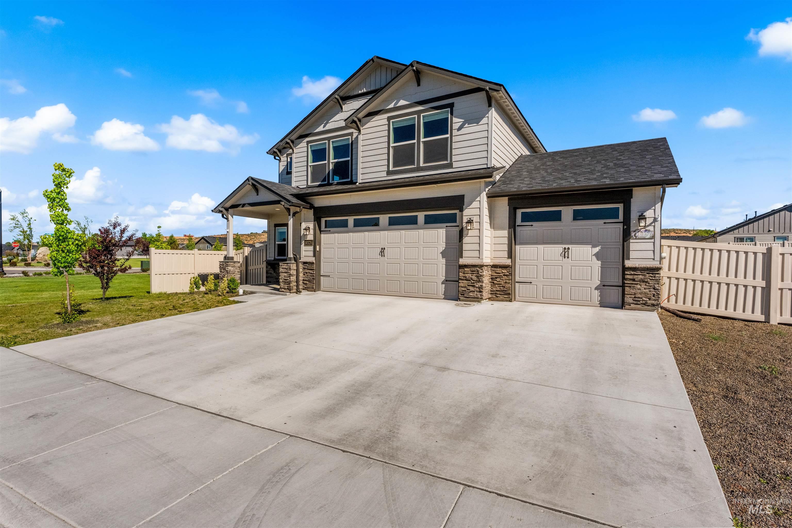 10326 W Trident Ridge Dr, Star, Idaho 83669, 3 Bedrooms, 2.5 Bathrooms, Residential For Sale, Price $589,000,MLS 98990057