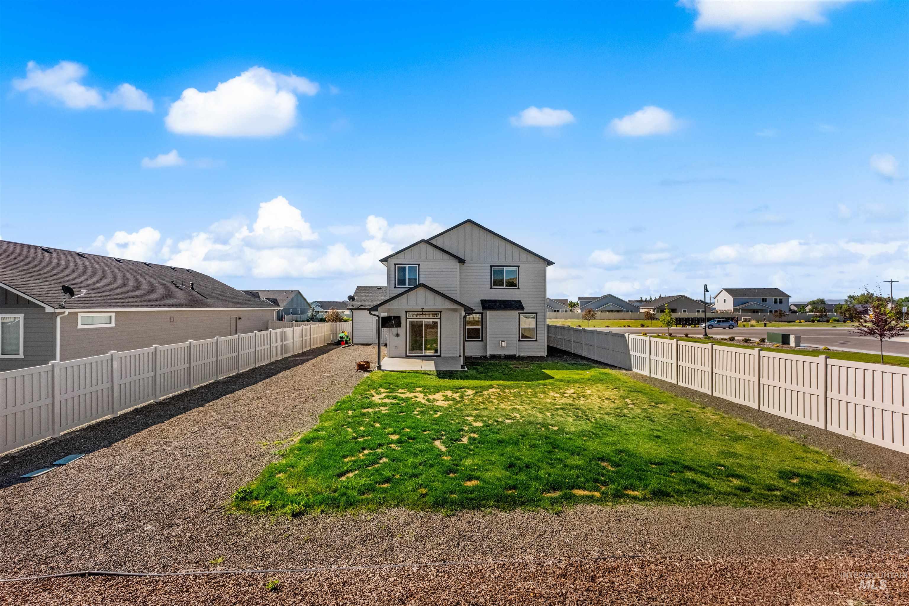10326 W Trident Ridge Dr, Star, Idaho 83669, 3 Bedrooms, 2.5 Bathrooms, Residential For Sale, Price $589,000,MLS 98990057
