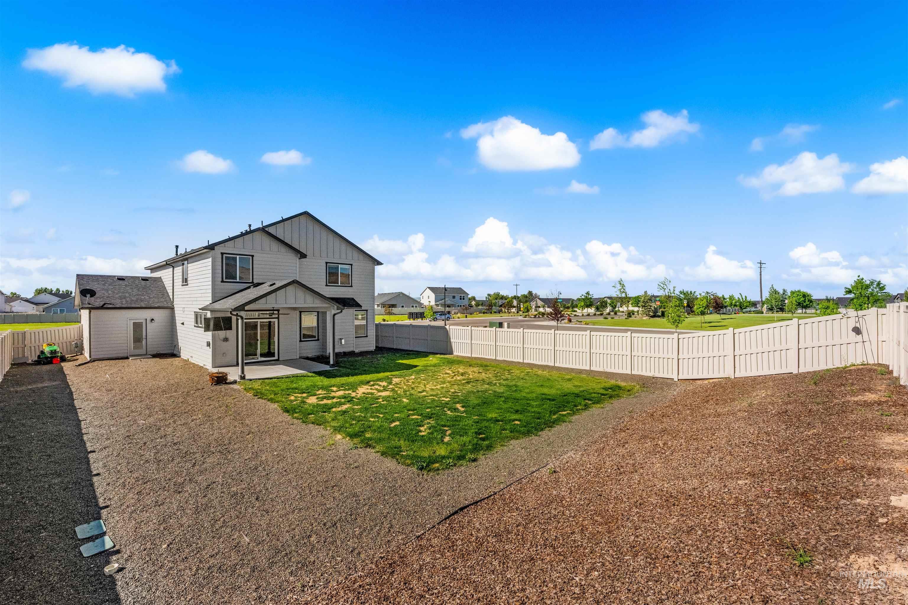 10326 W Trident Ridge Dr, Star, Idaho 83669, 3 Bedrooms, 2.5 Bathrooms, Residential For Sale, Price $589,000,MLS 98990057
